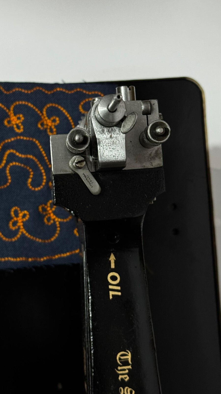 Singer 114w103 Chain & Moss Stitch Embroidery Machine