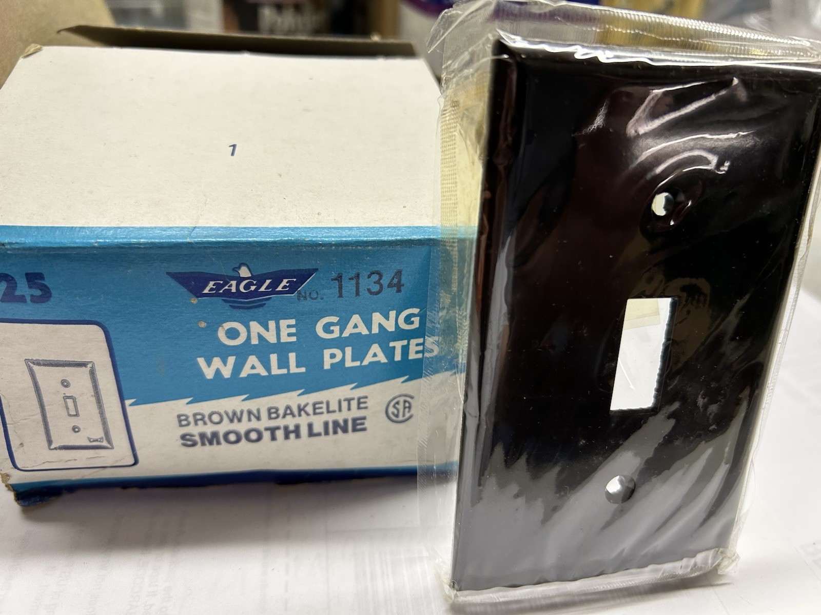 Box of 25 Eagle Bakelite 1 Gang Toggle Wall Plate 1134 Brown