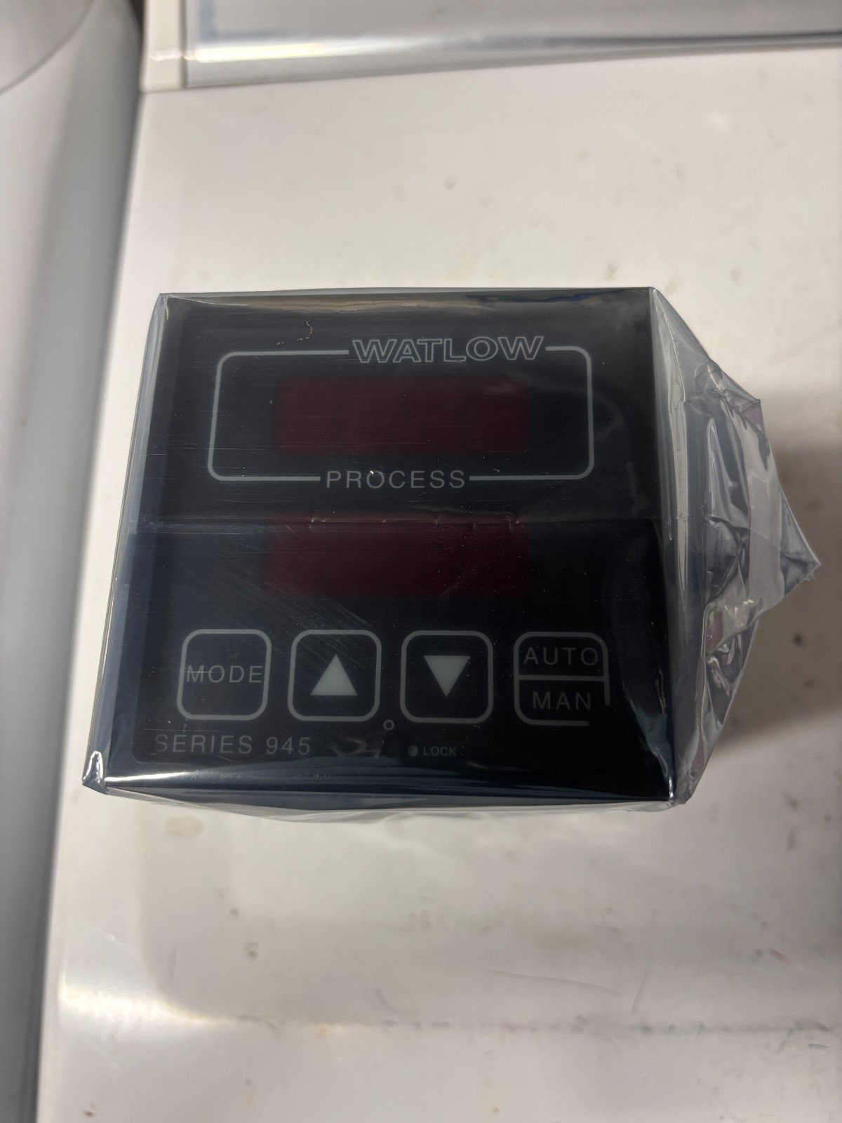 NEW - Barber-Colman 7SF931103000 7SF Temperature Controller 100-240V VAC Supply-