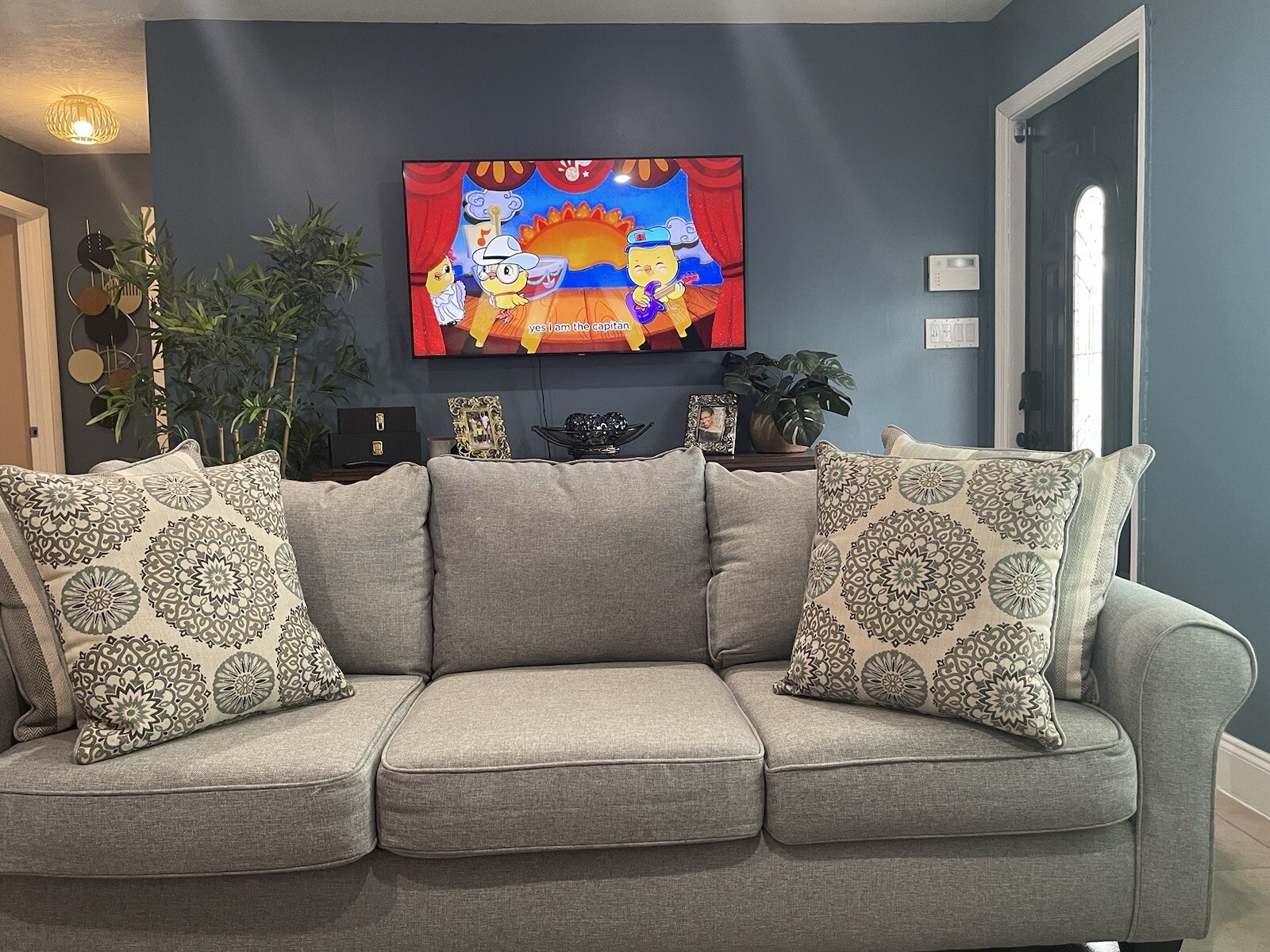 Raymour & Flanigan Kristoff; Couch/Sofa; Ft. Lauderdale FL PICKUP