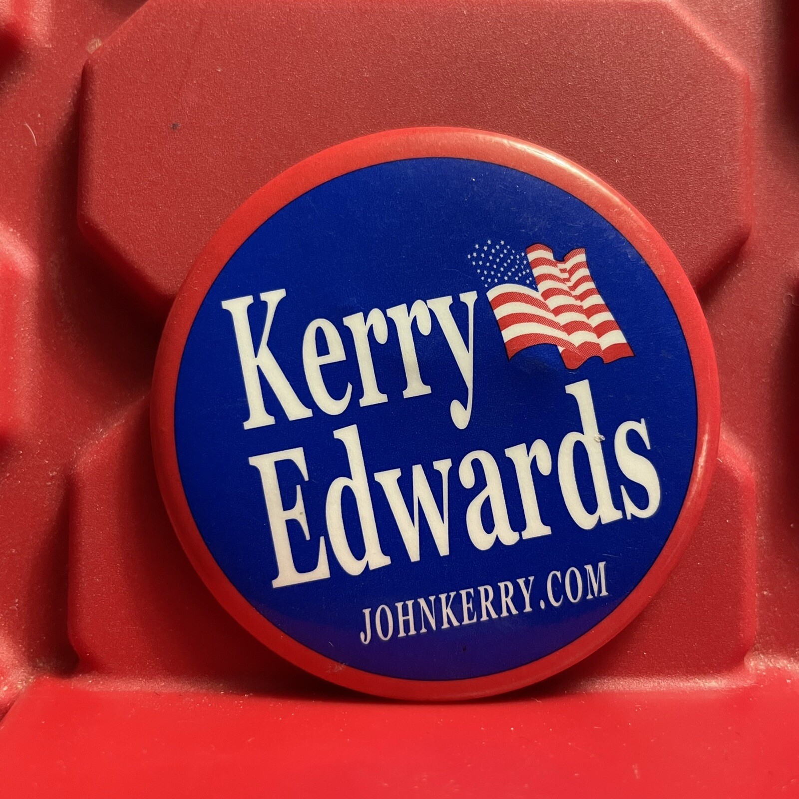 John Kerry John Edwards Button Pinback Pre Owned United States Flag 2004