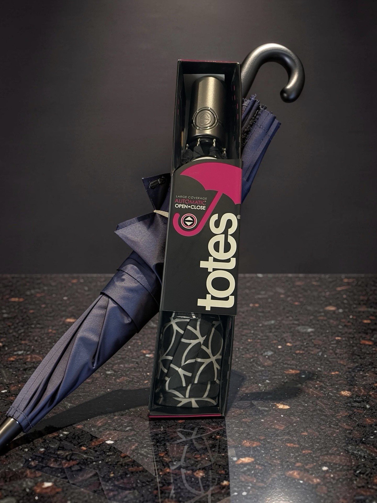 Totes Automatic Umbrella Large Coverage Open Close Black New In Box