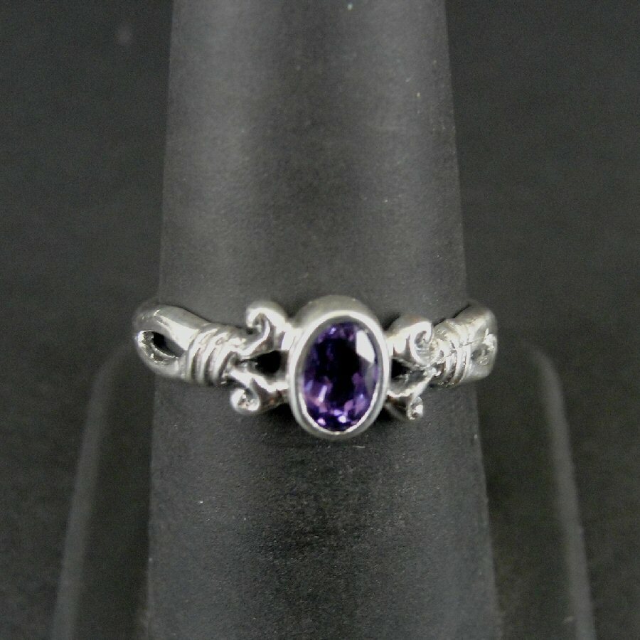 Ring Silver Amethyst Purple Oval Stone Sterling 925 Band Size 7 3/4 Ring
