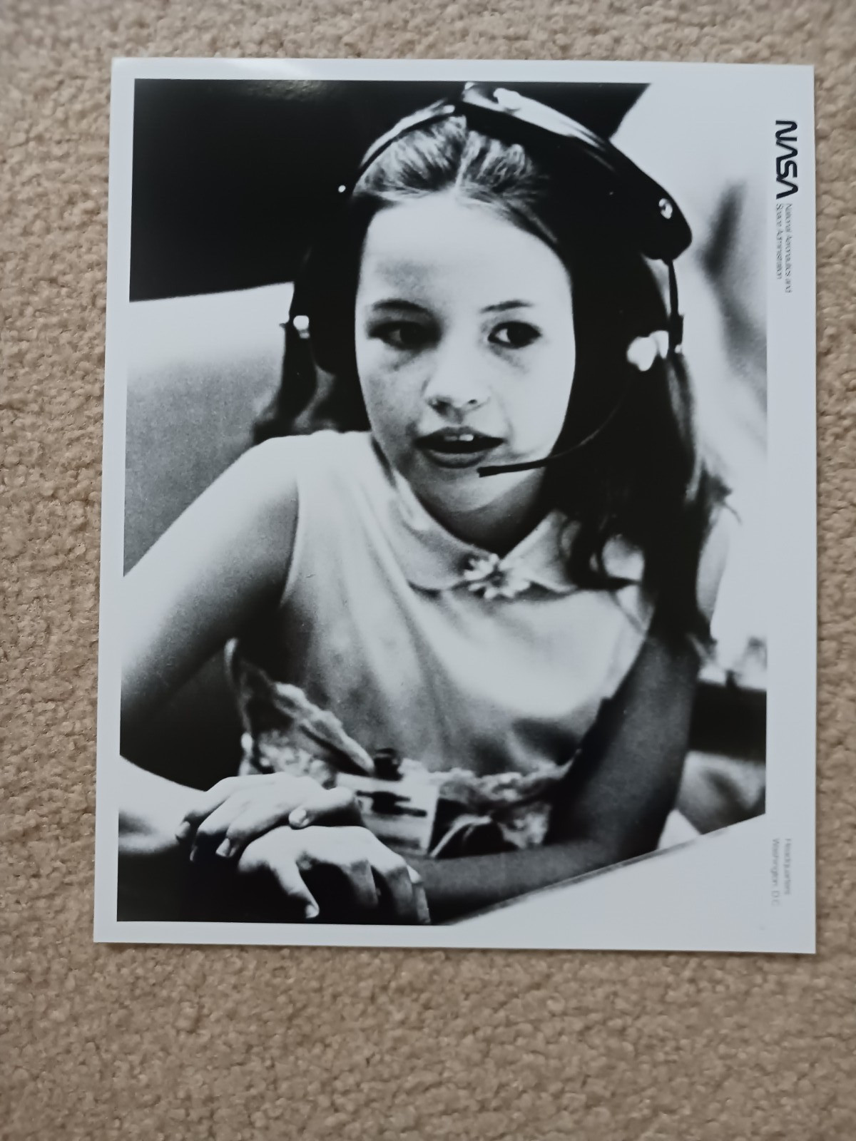 EDWARD WHITE'S DAUGHTER NASA ORIGINAL 8X10 PHOTO 65-H-1036 JUNE 5, 1965