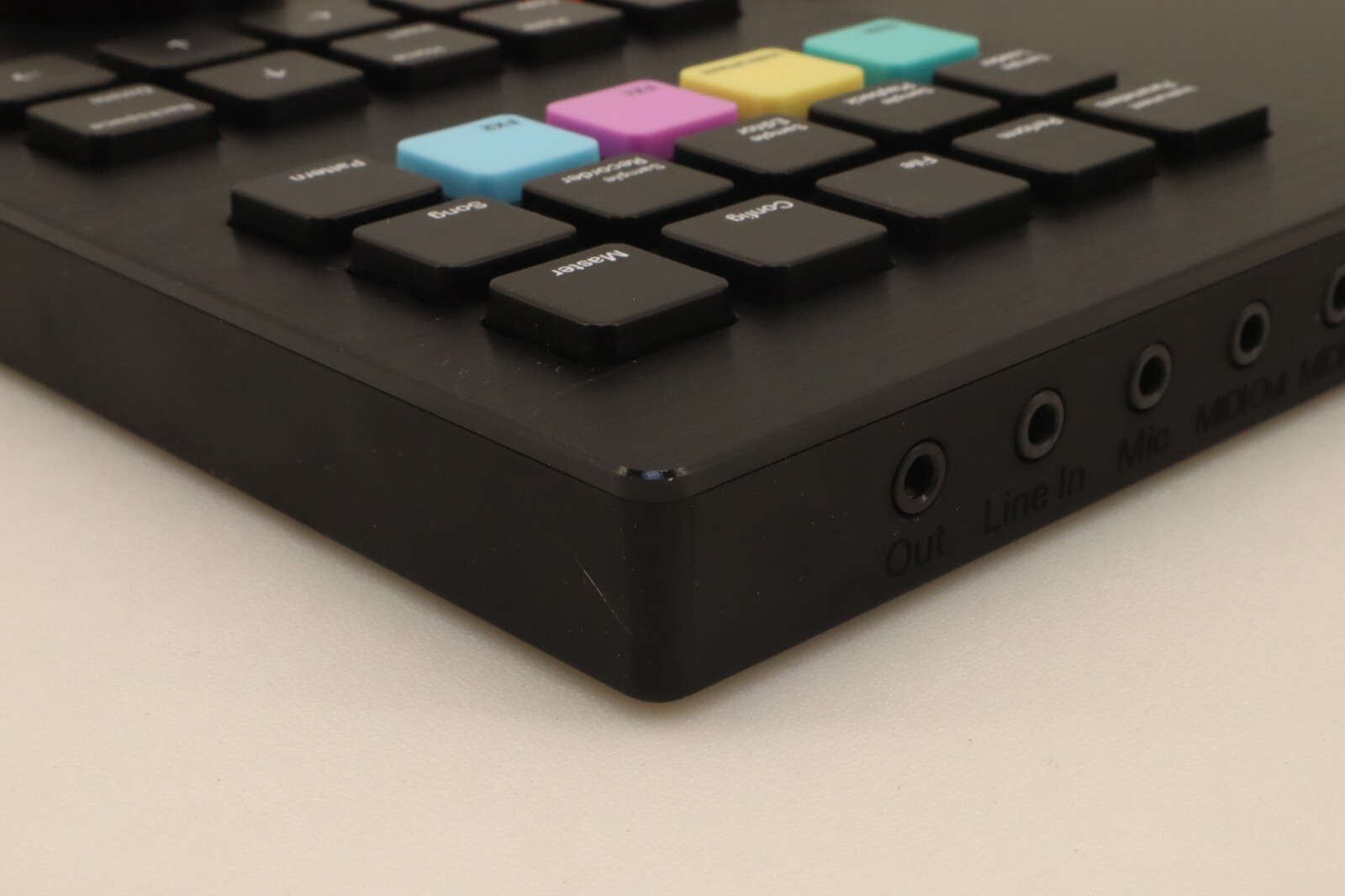 Polyend Tracker Sequencer sampler effects MIDI workstation wavetable synthesis