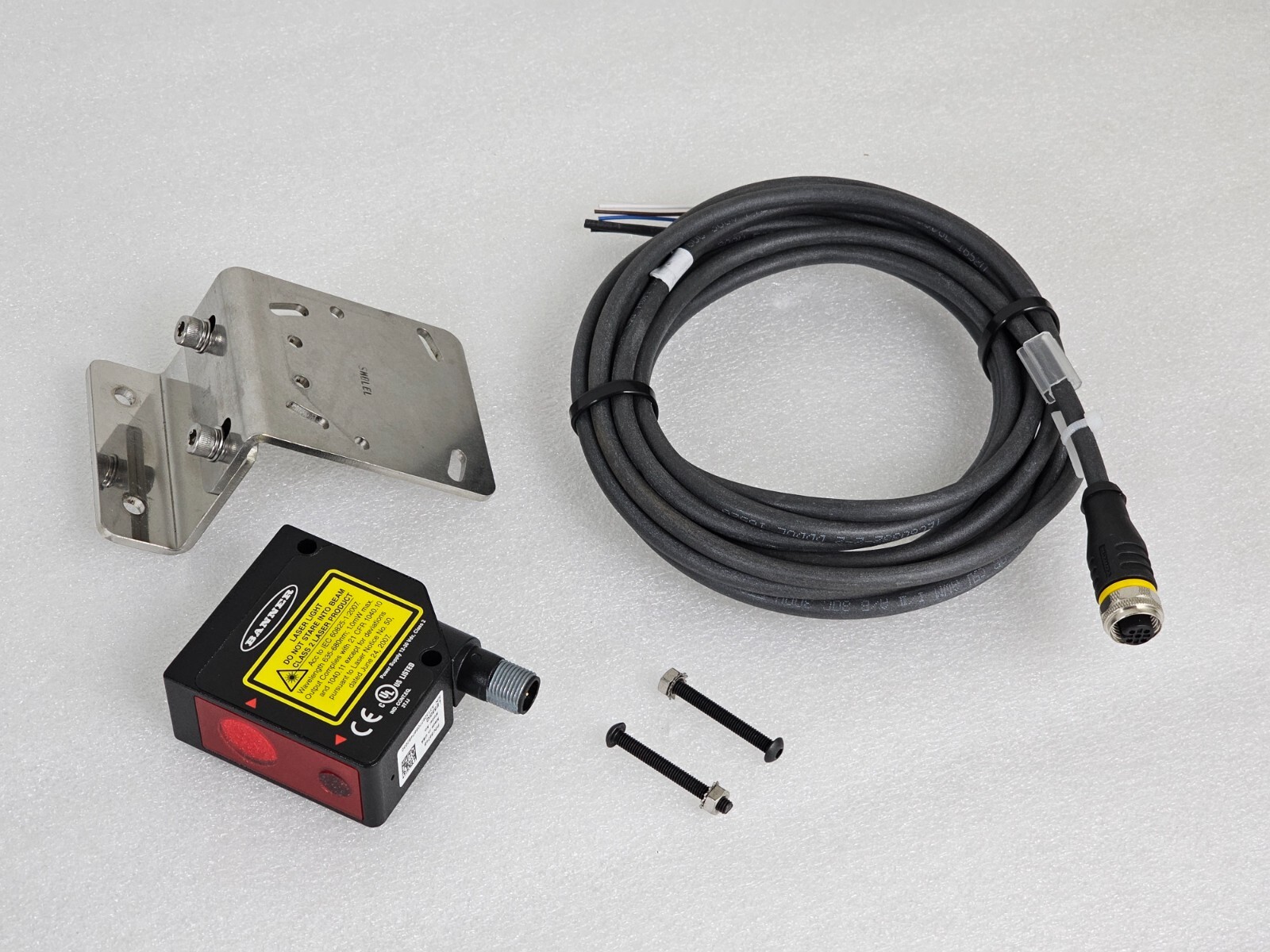 1PC BANNER L-GAGE LE550 Displacement Sensor