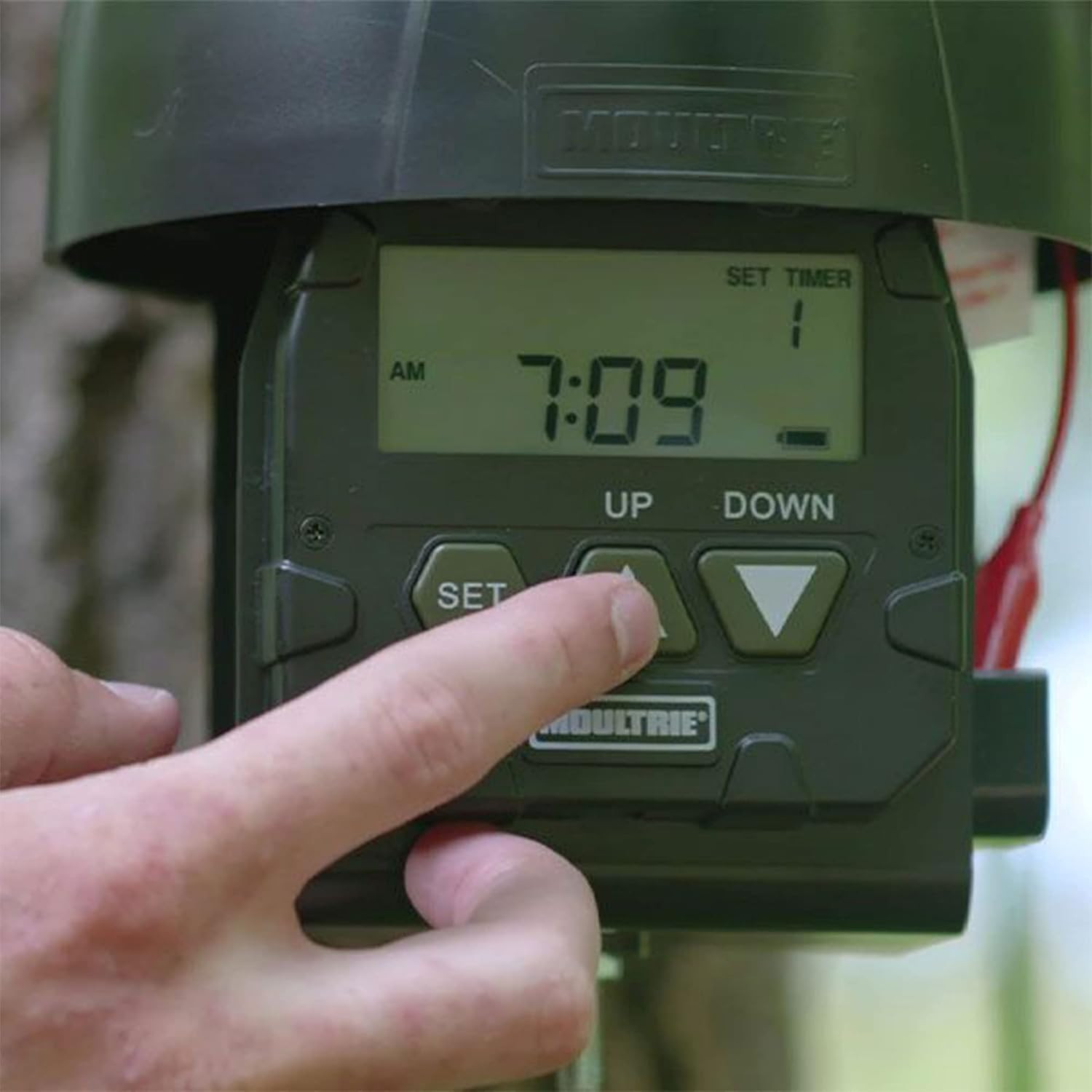 Automatic Hanging Deer Feeder with Easy Set Timer for Effortless Feeding