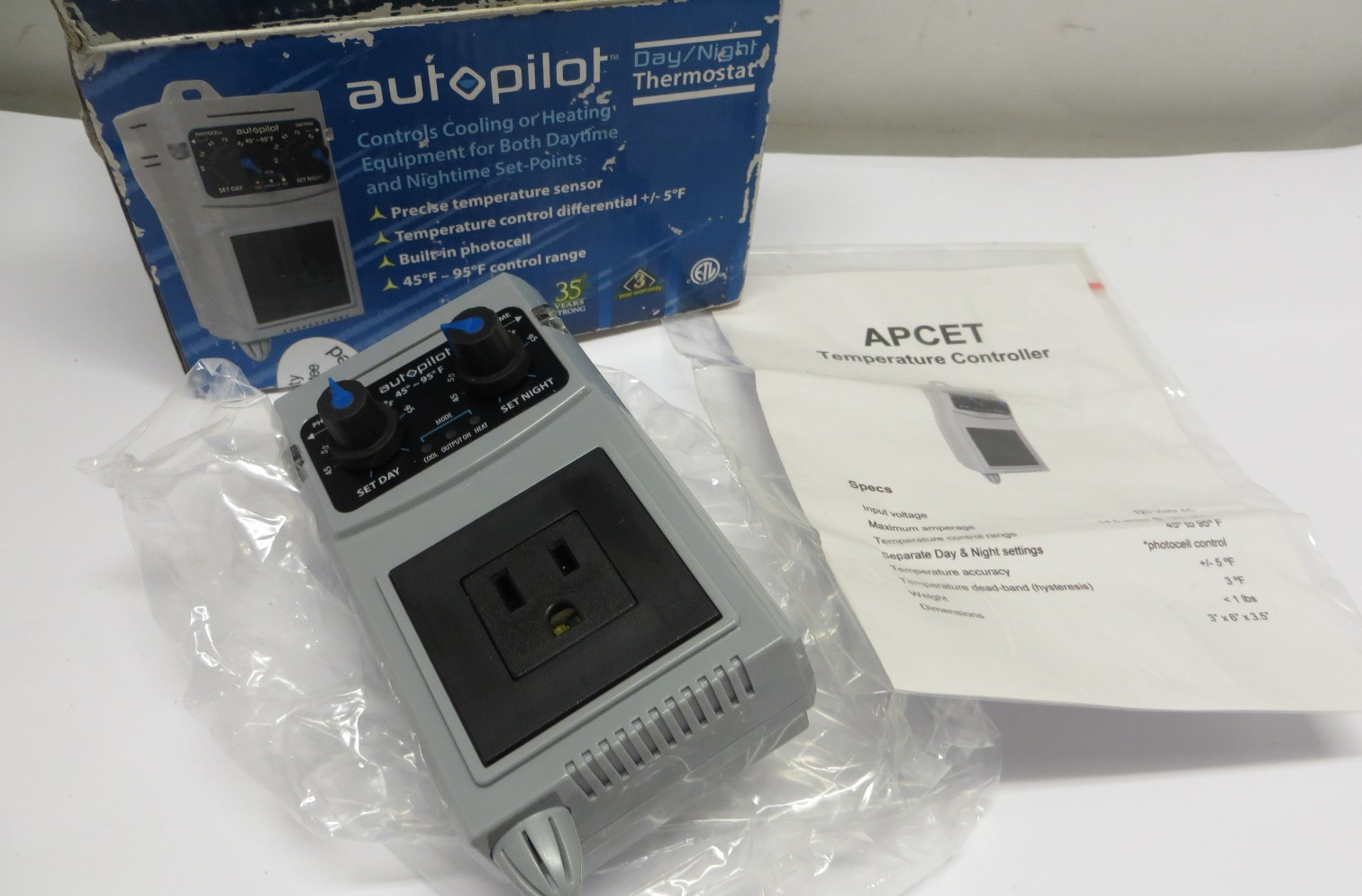 NEW Hydrofarm Autopilot 24 hr Day Night Cooling/Heating Thermostat Wall