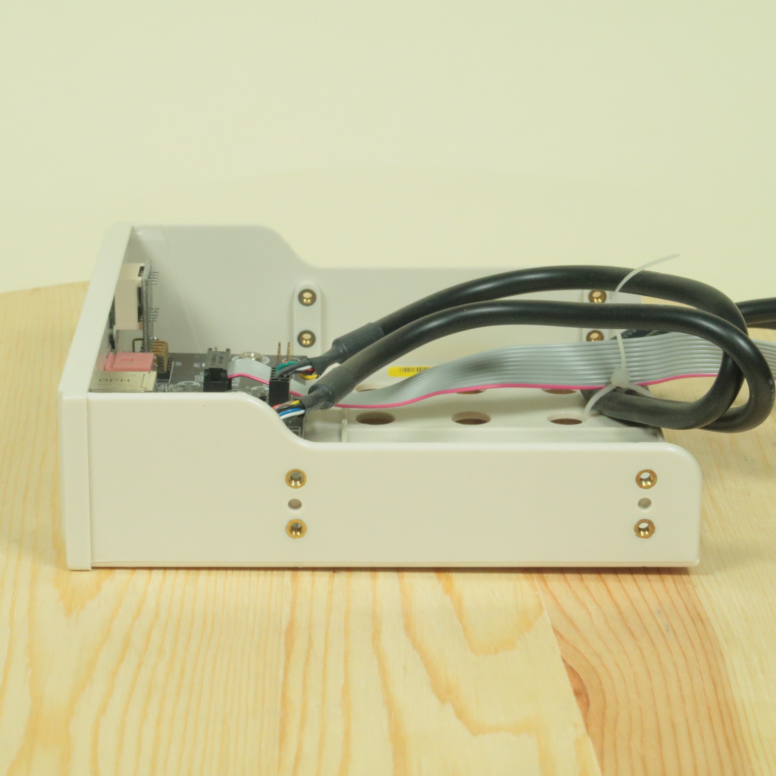 ChainTech Cbox 2 Front Panel Zenith Series 5.25" Bay for 7NJS Motherboard