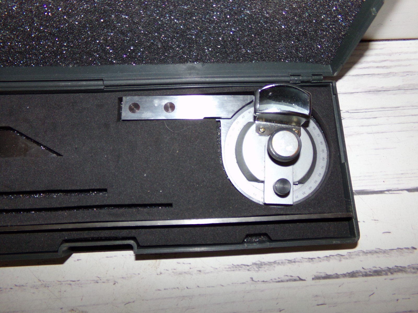 360 UNIVERSAL BEVEL DIAL PROTRACTOR w/ MAGNIFIER IN CASE