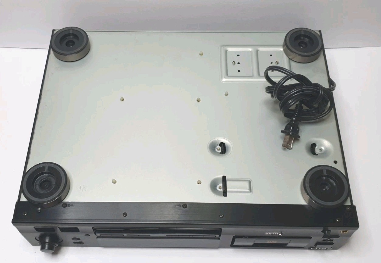 Sony DTC-690 Digital Audio Tape (DAT) Recorder