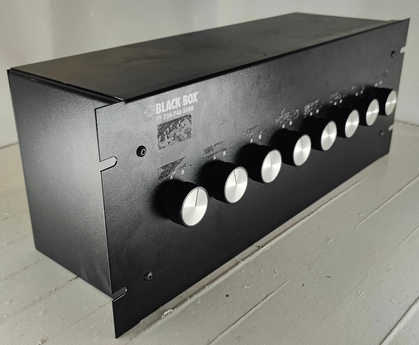 Black Box SR000A SR030-FFM Electrical Retainer Switch Box