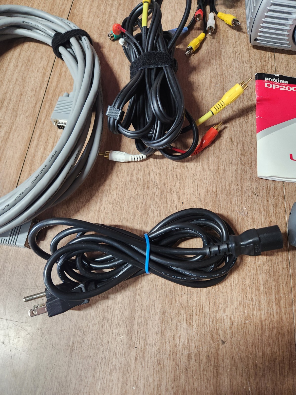 Proxima DP2000x XGA Portable Projector W/Remote ,Cables & Manual Tested Working