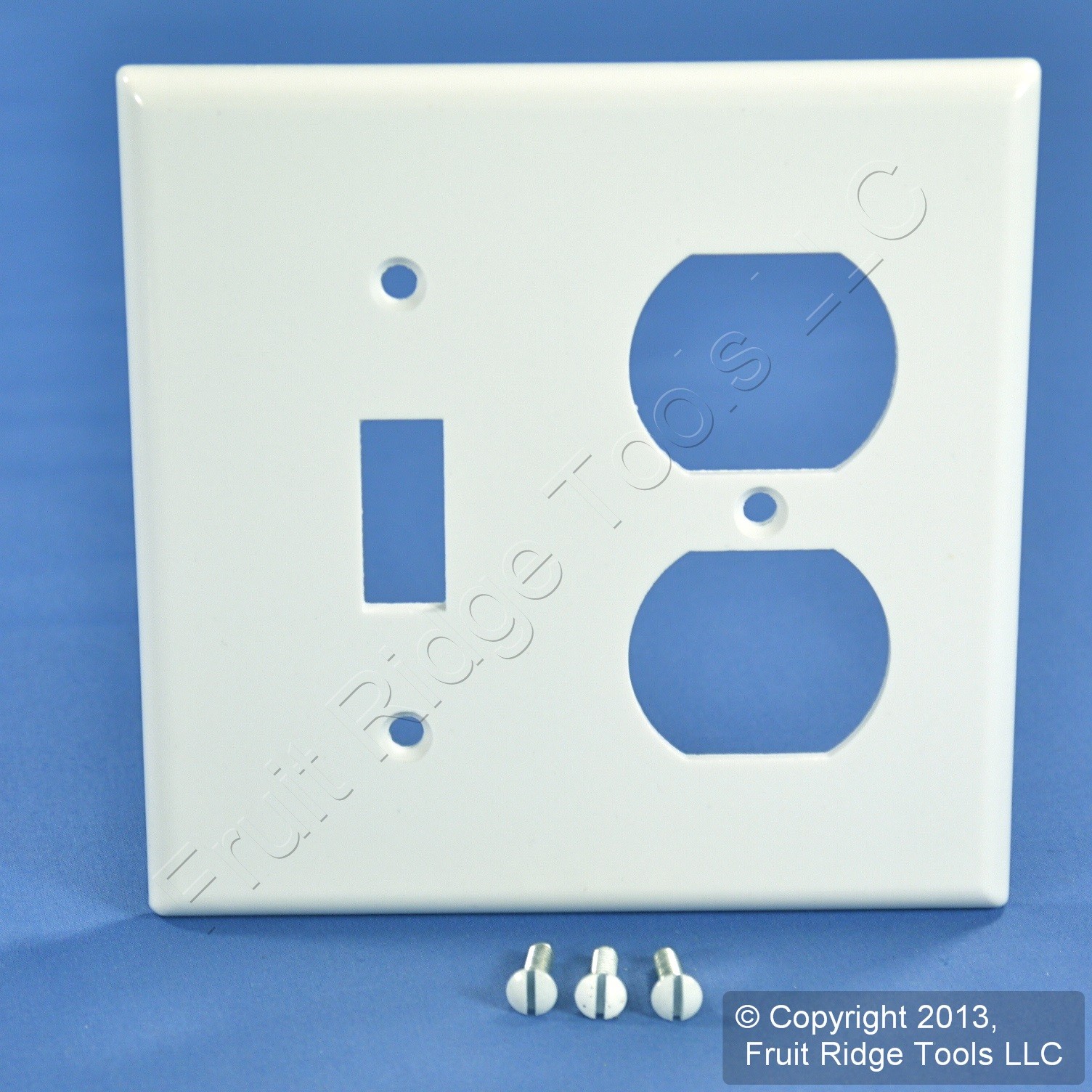 Leviton 88005 White 2-Gang Toggle Switch Duplex Outlet Standard Wallplate Cover