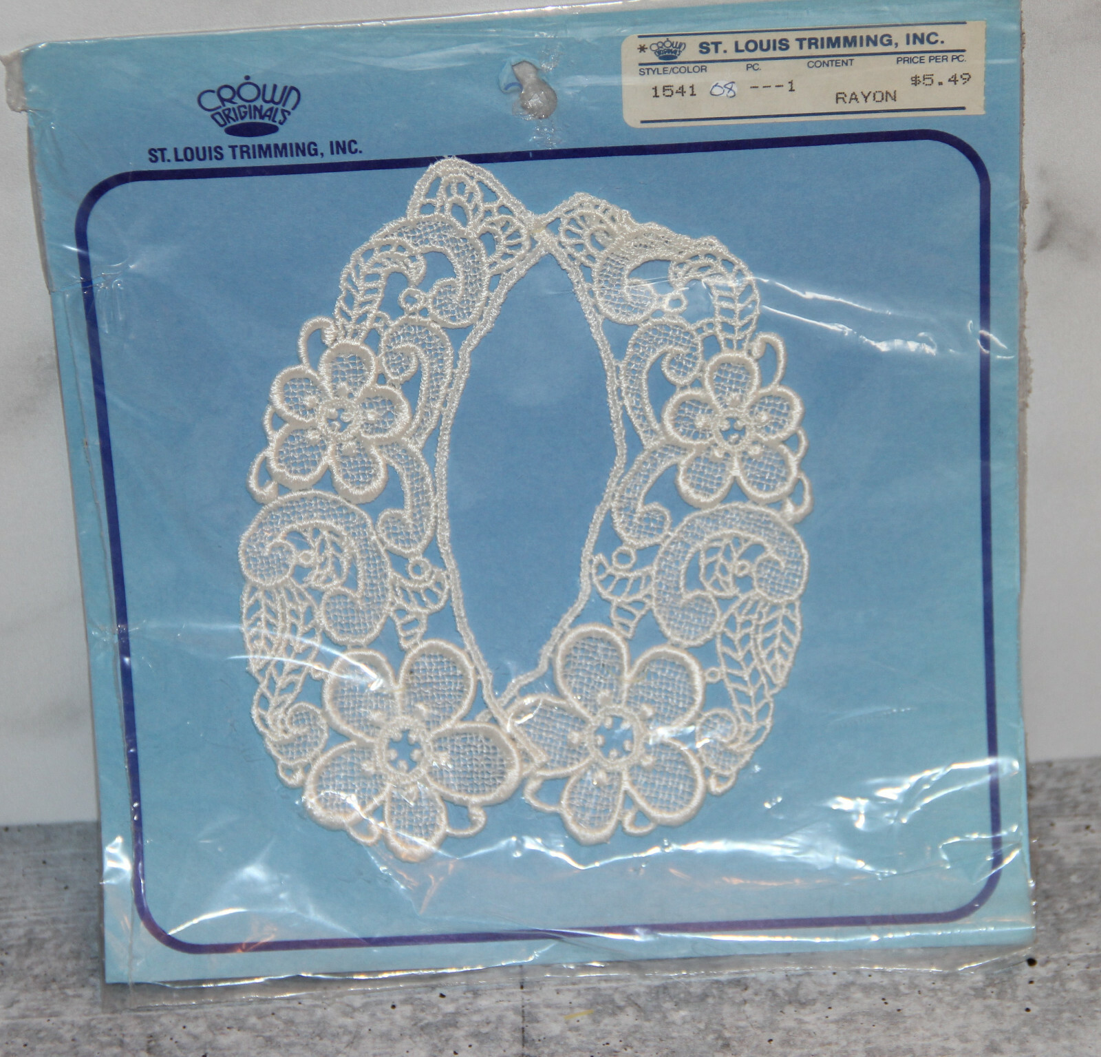 1978 Lace Collar Trim Sew On New in Package Crown Originals Ivory 1541