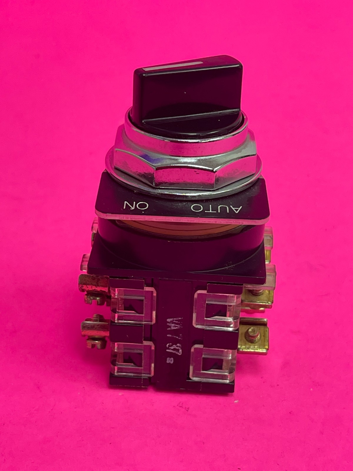 Ge CR104P 2-Position Selector Switch Knob Black, 2NO/2NC