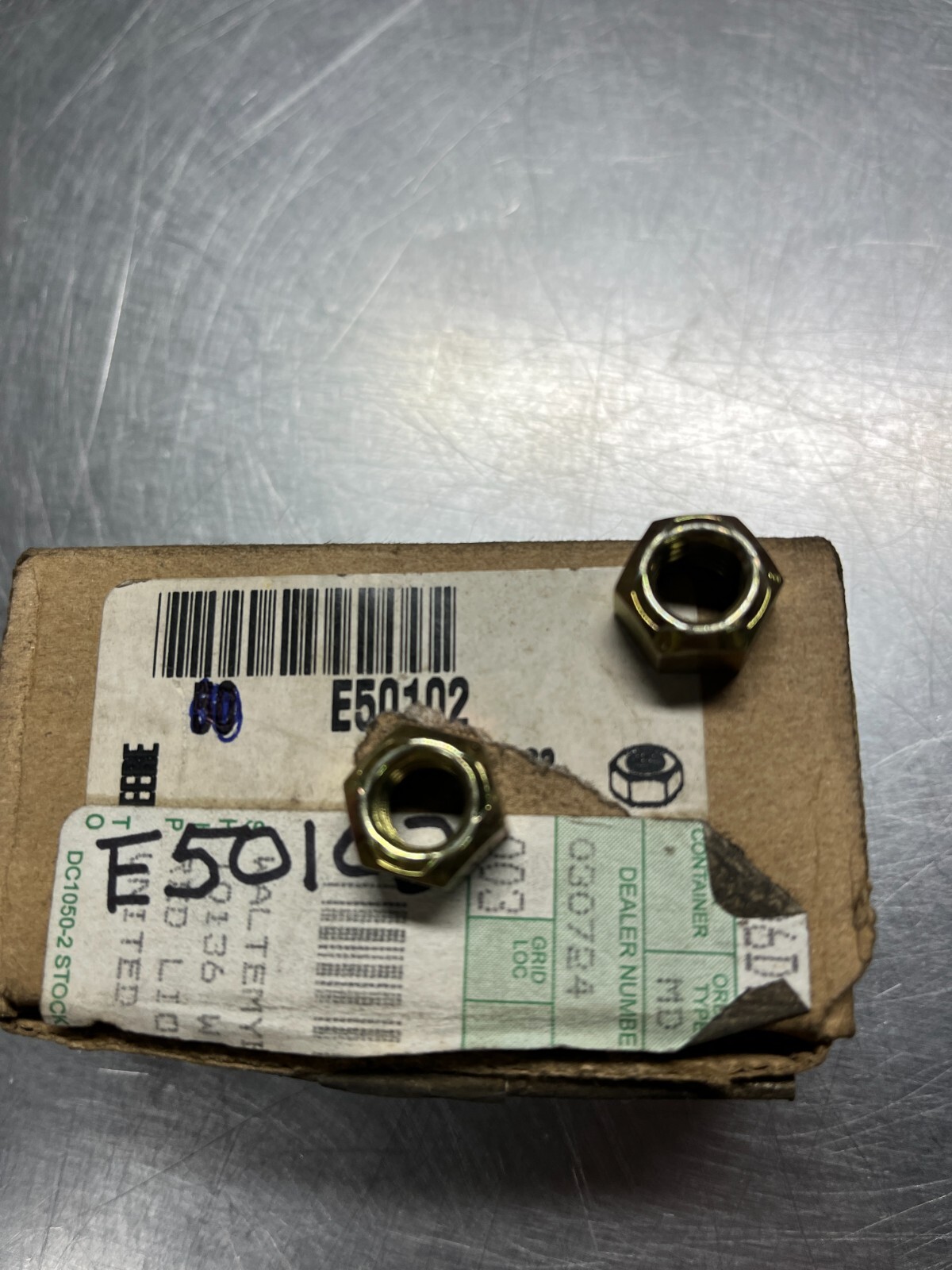 E50102   GENUINE  OEM  John Deere   Lock NUT
