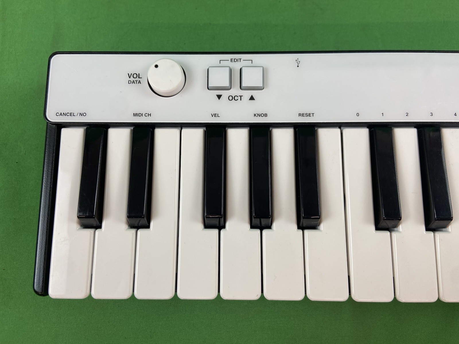 iRig Keys Mini 25 Key Universal Keyboard Controller Piano-UNTESTED