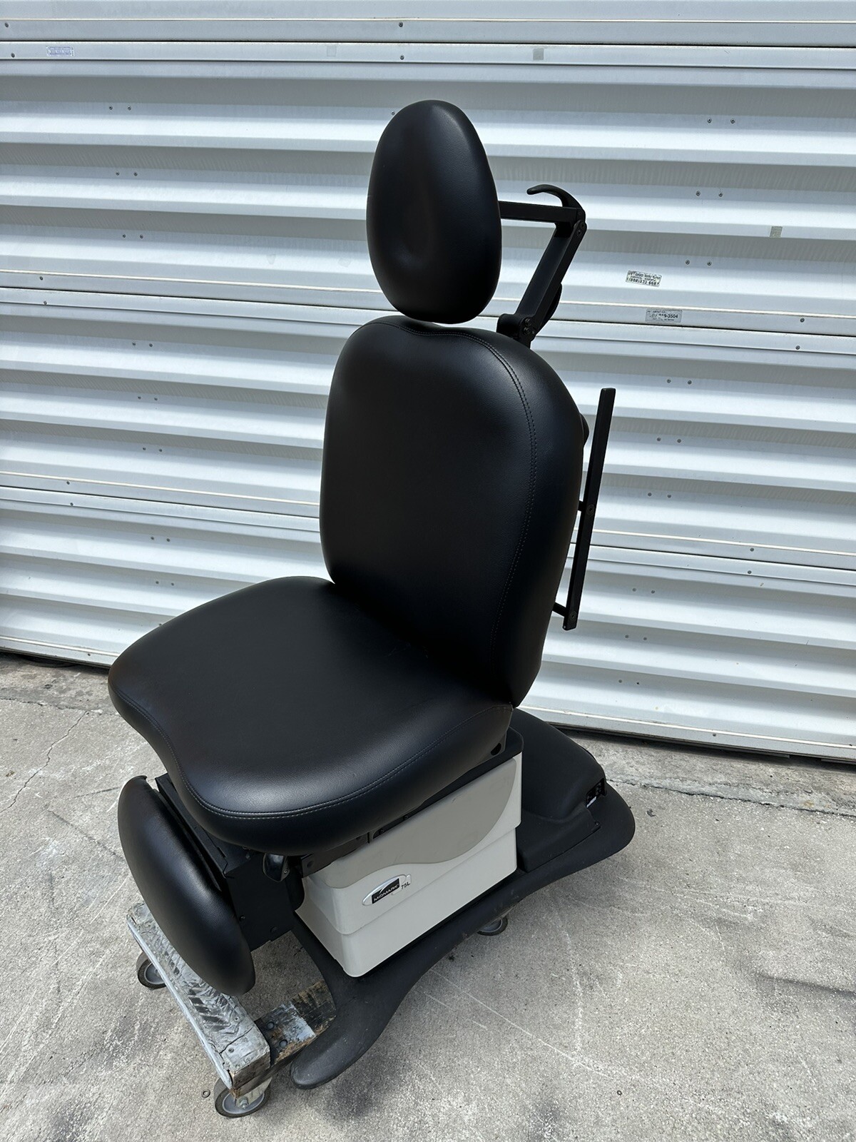 Midmark 630 Procedure Chair with Hand Control / New Top Color Upholstery
