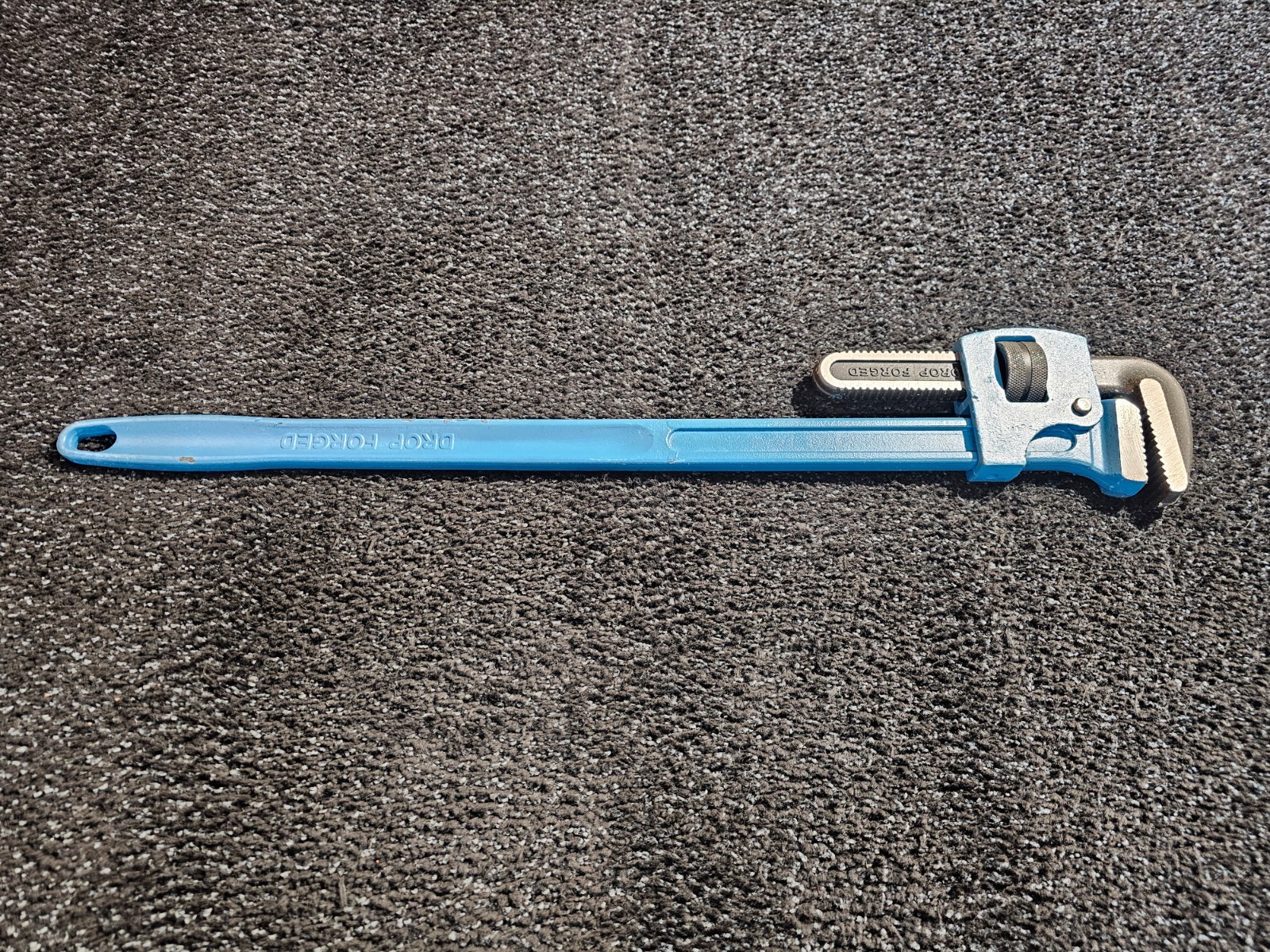 GEDORE 225 36 Pipe Wrench Alloy Steel, 3 1/2 in Jaw Capacity, Serrated, 36in OAL