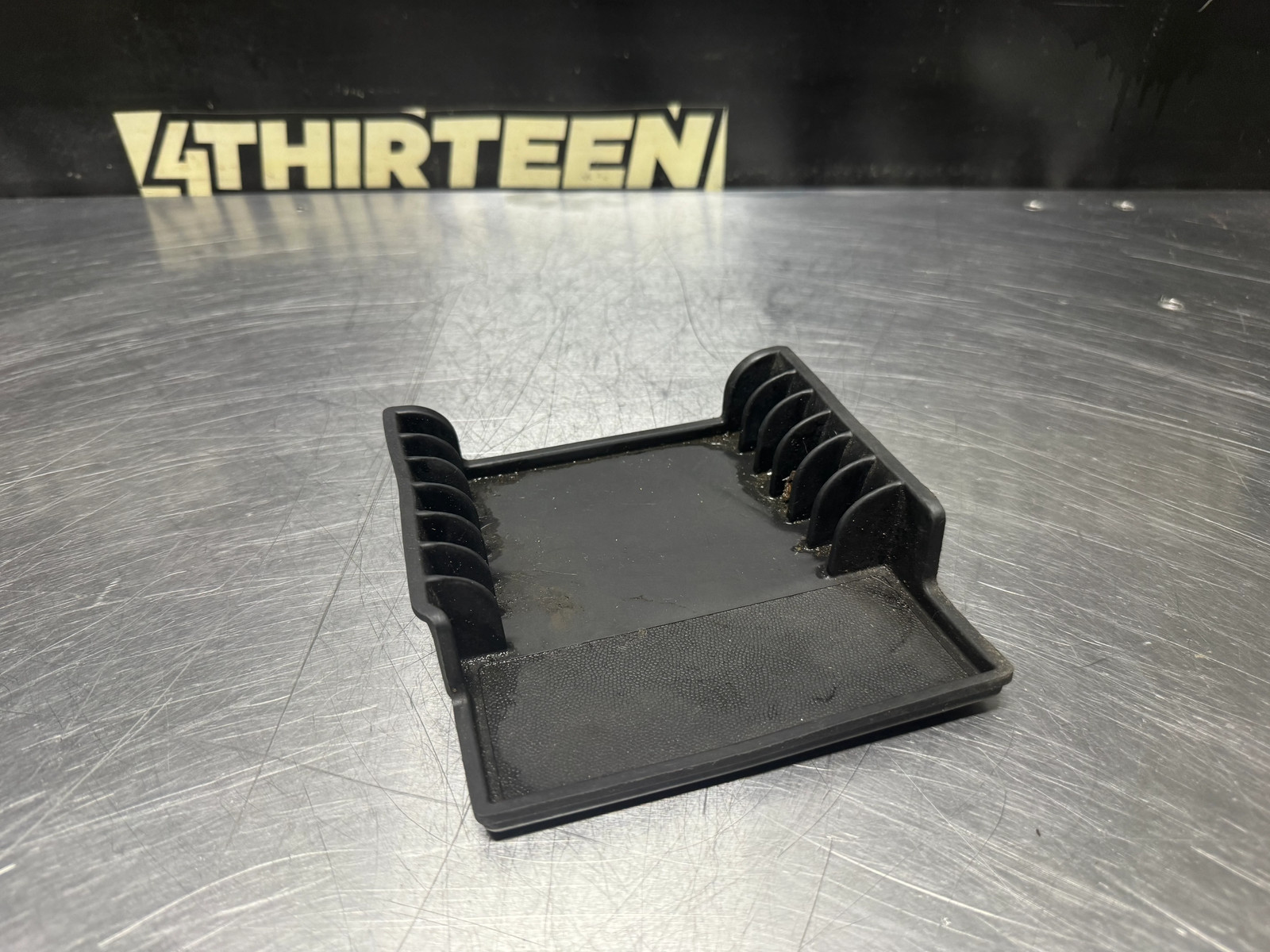 04-06 PONTIAC GTO CENTER CONSOLE RUBBER INSERT 92084794 OEM #N409