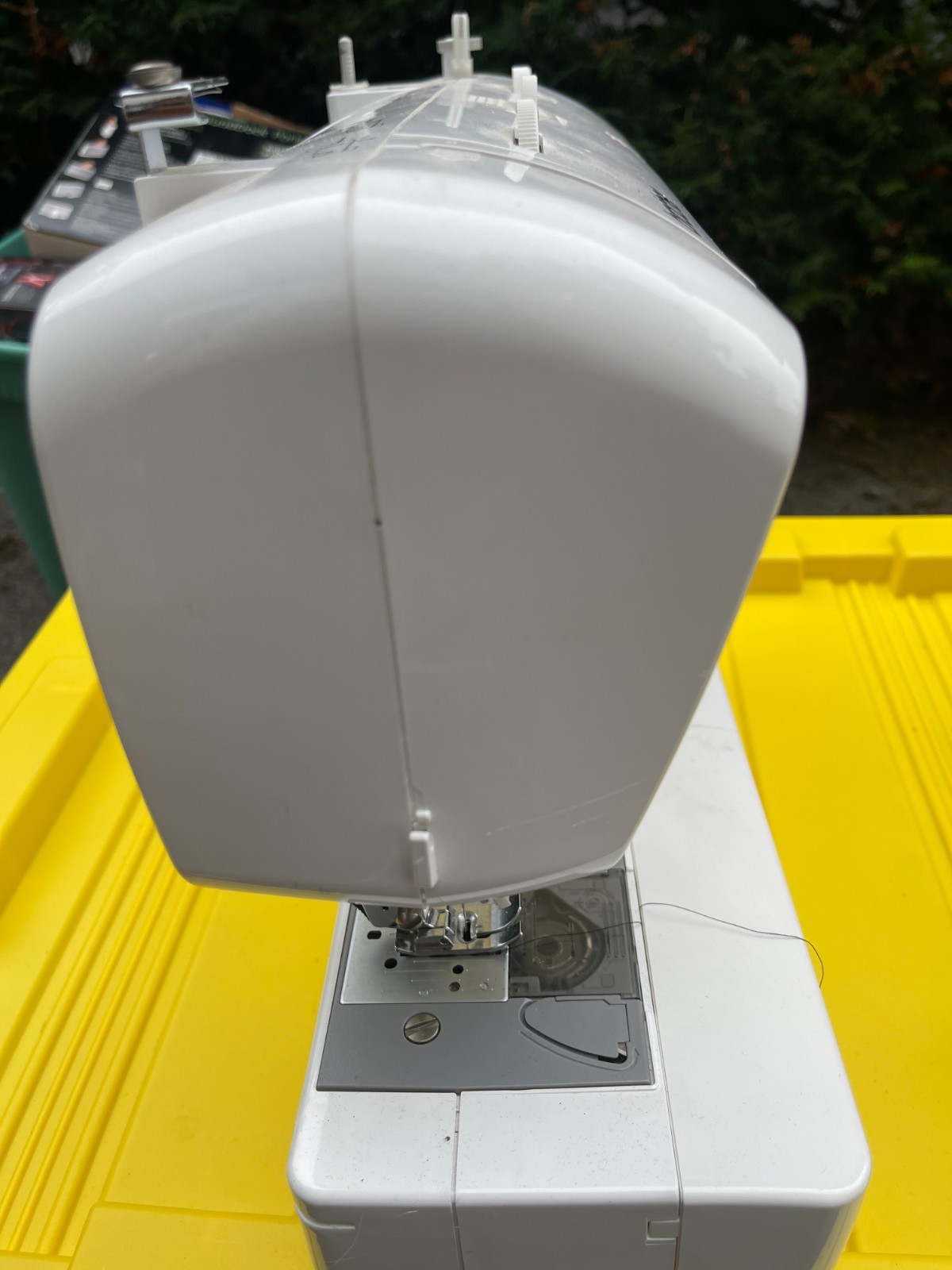 Brother BB370 37-Stitch Free Arm Sewing Machine Auto Needle Threader Working