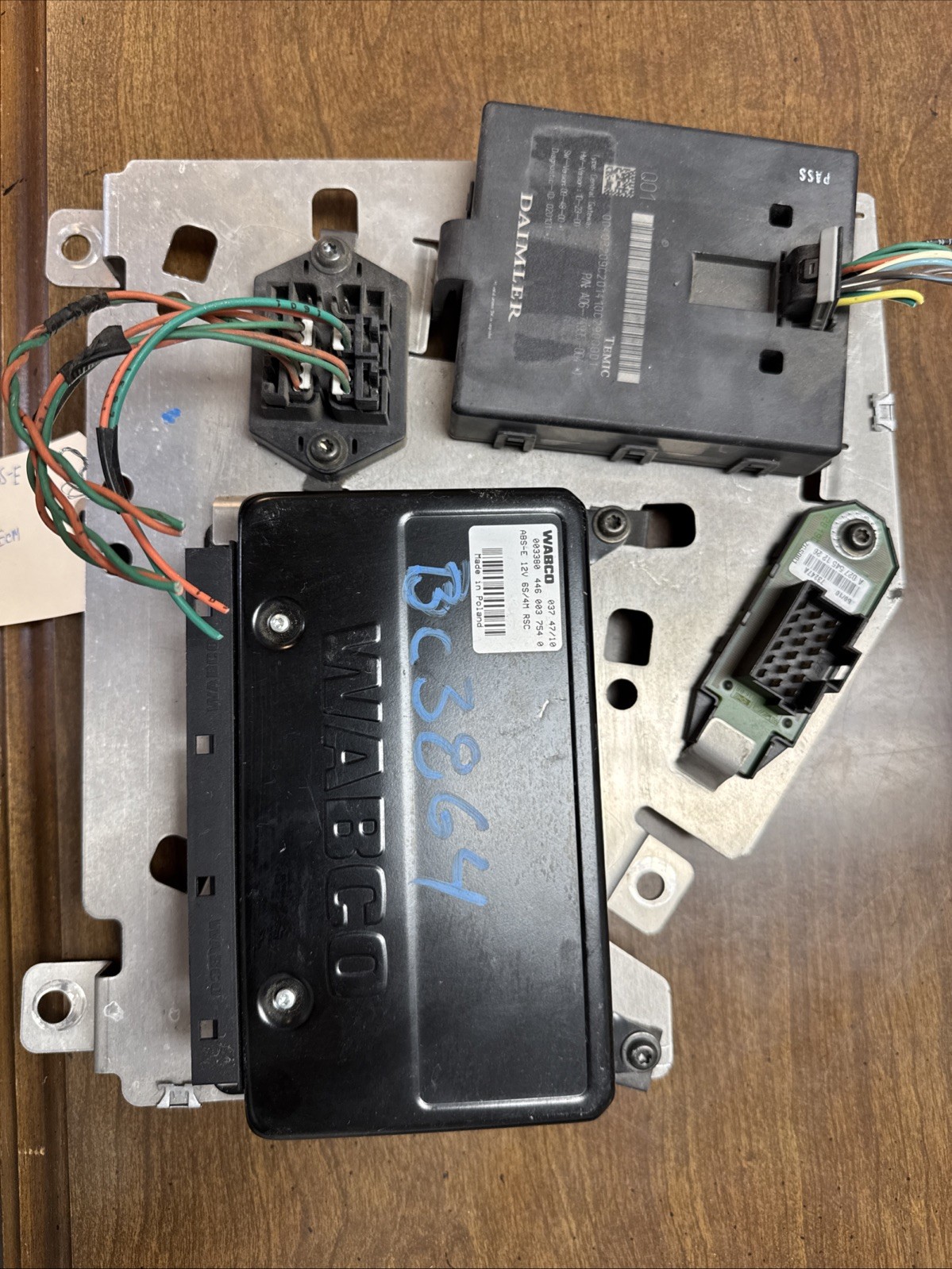 Freightliner Cas. WABCO ABS-E4 446-003-754 And ECM Electric Control A06/74995004