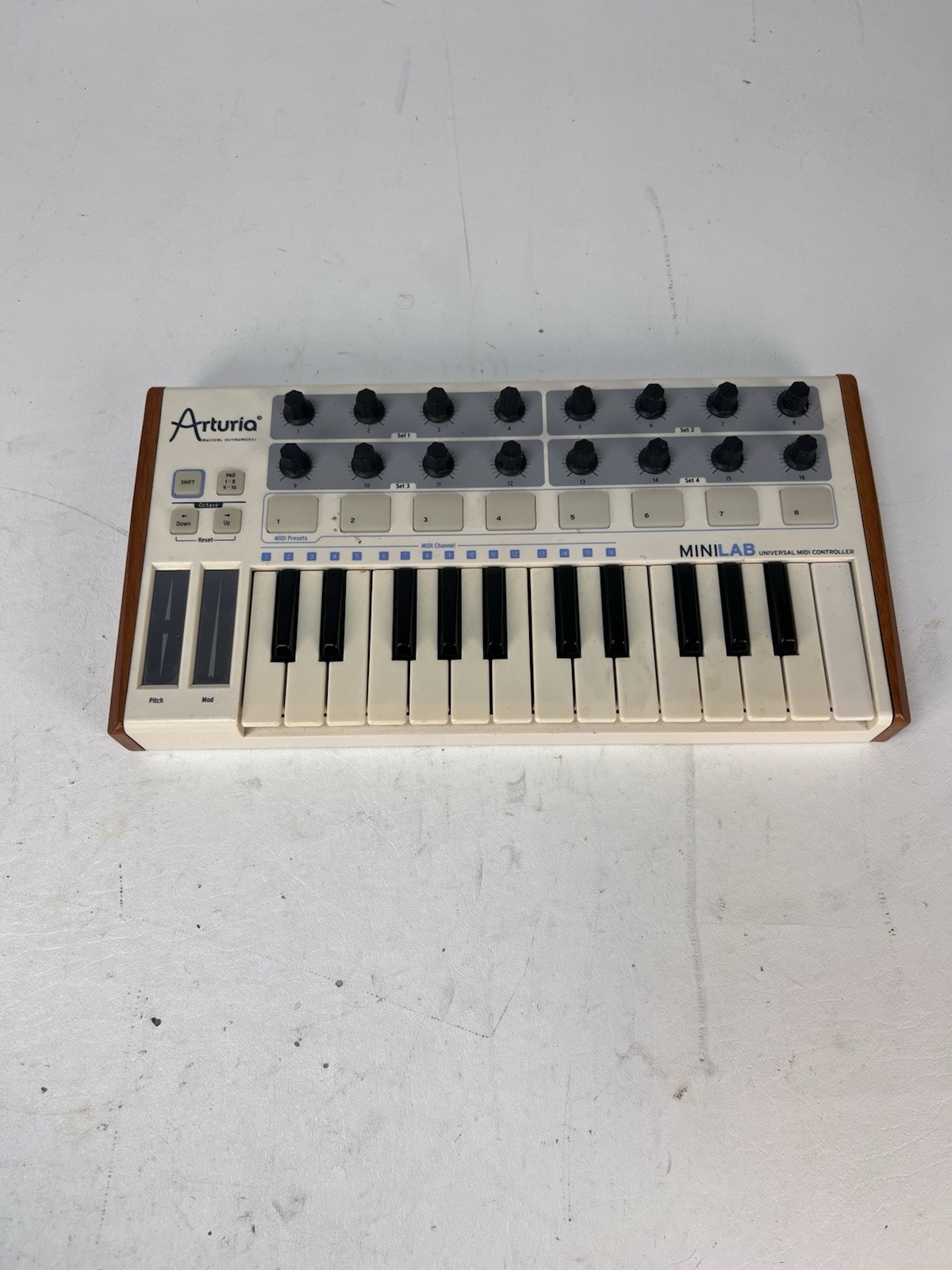 Arturia MiniLab 25-Key MIDI Keyboard Controller, Synth Keys, Pads, Encoders, USB