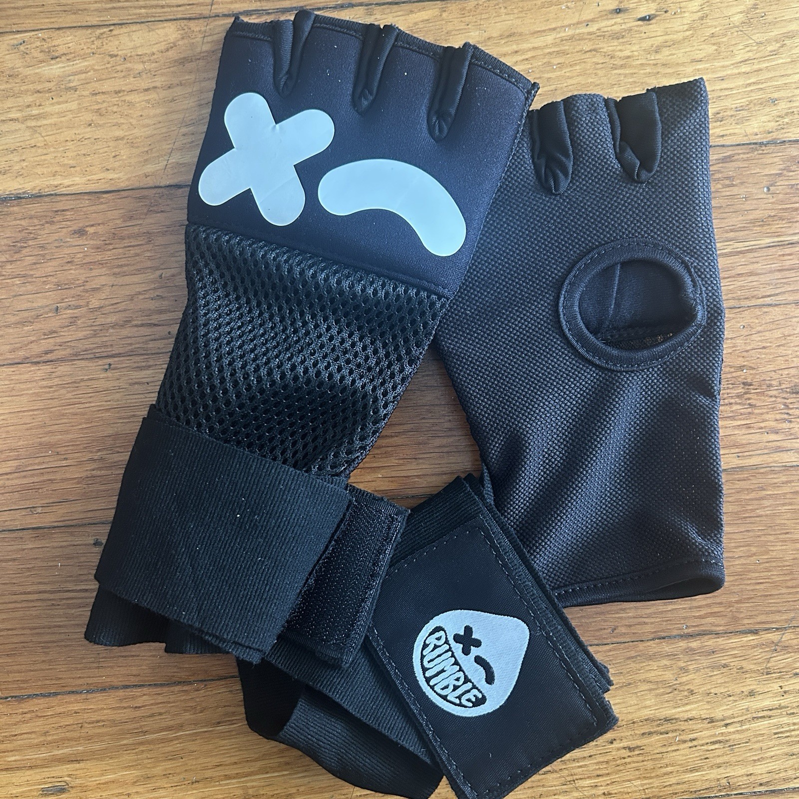Rumble Shadow Boxing Gloves Size S/M Quick Hand Wraps Black Adult Small / Medium