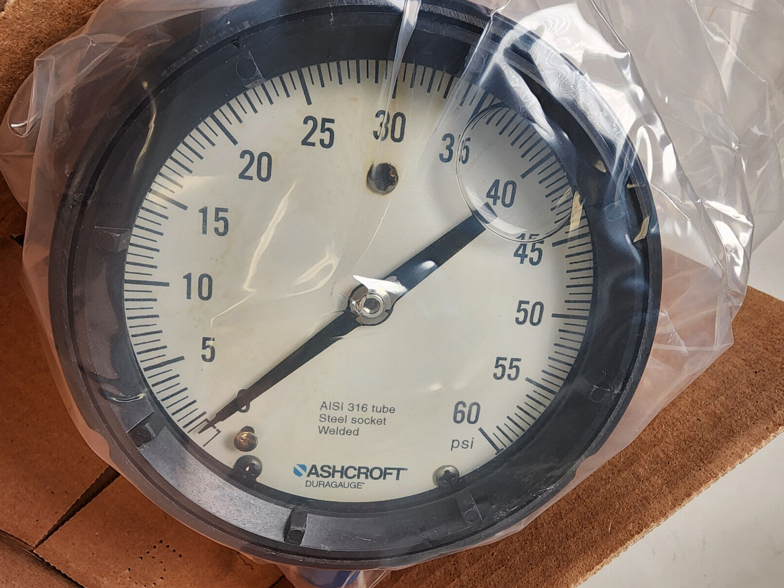 NEW IN BOX Ashcroft 451279RSL04L60 Duragauge Pressure Gauge 4.5" Dia. 60 PSI