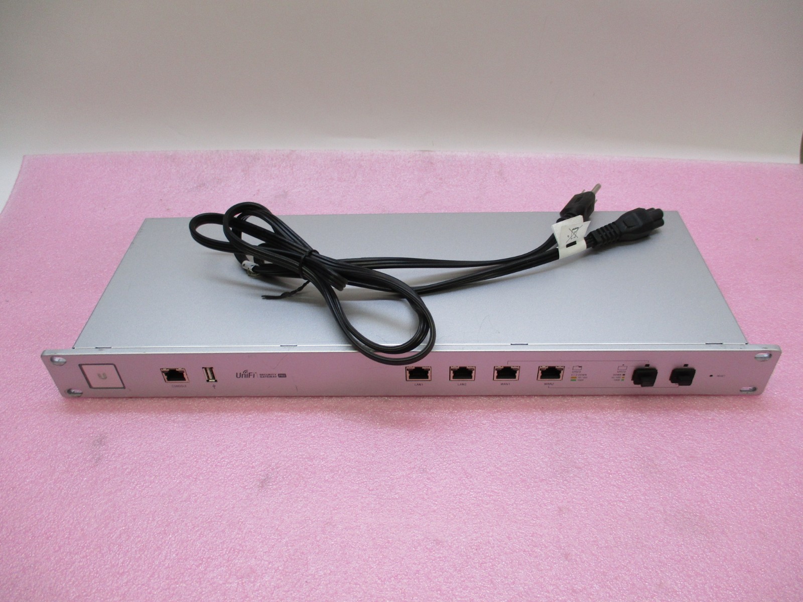 UBIQUITI UNIFI NETWORKS SECURITY GATEWAY PRO USG-PRO-4 T8-A2