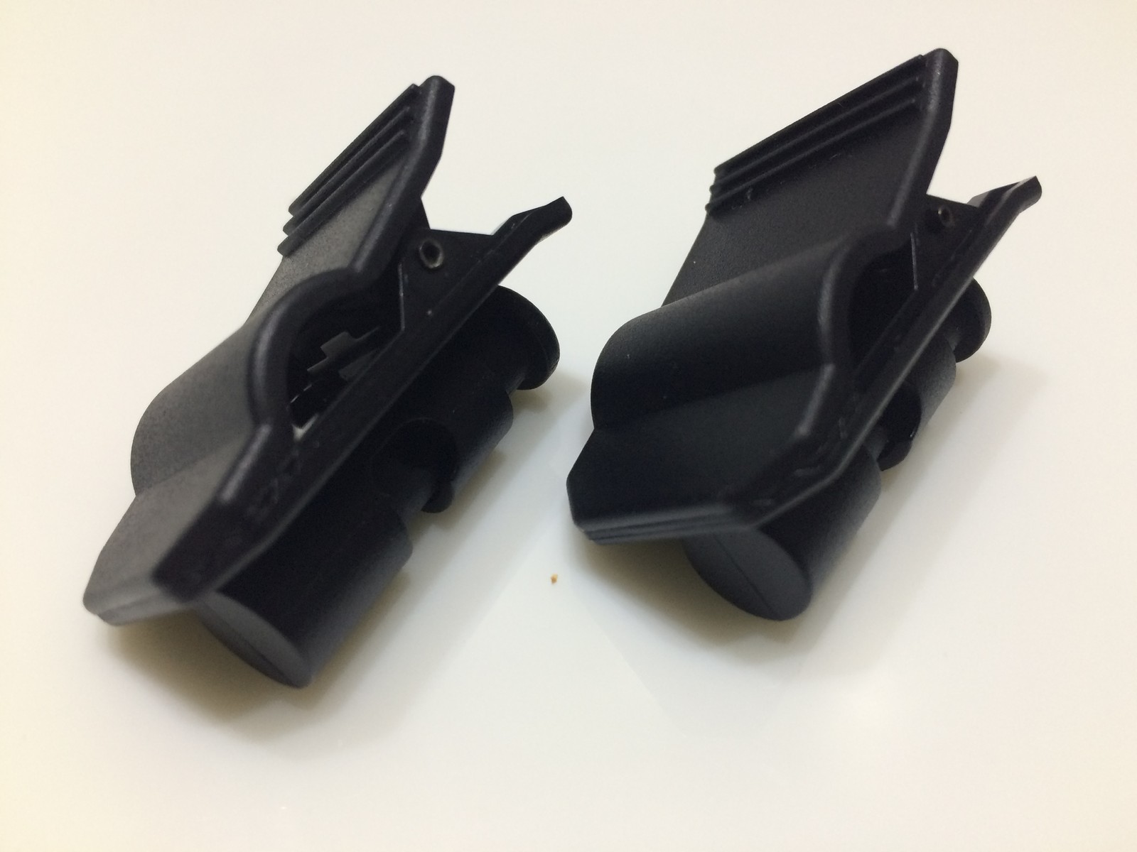 1 PAIR of GENUINE BOSE HEADSET CLOTHING CLIP 2ea.  p/n 331367-0010