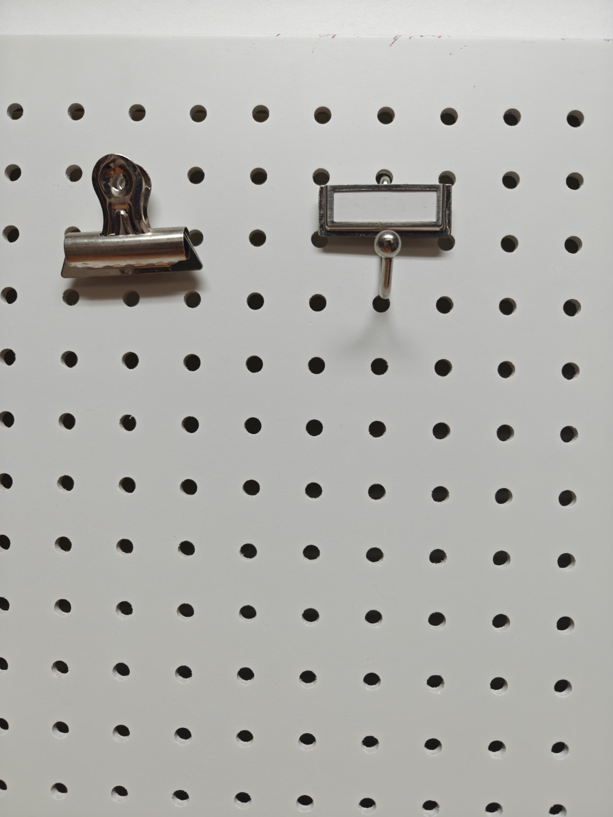 White Pegboard 17" x 19" + 5 Accessories White