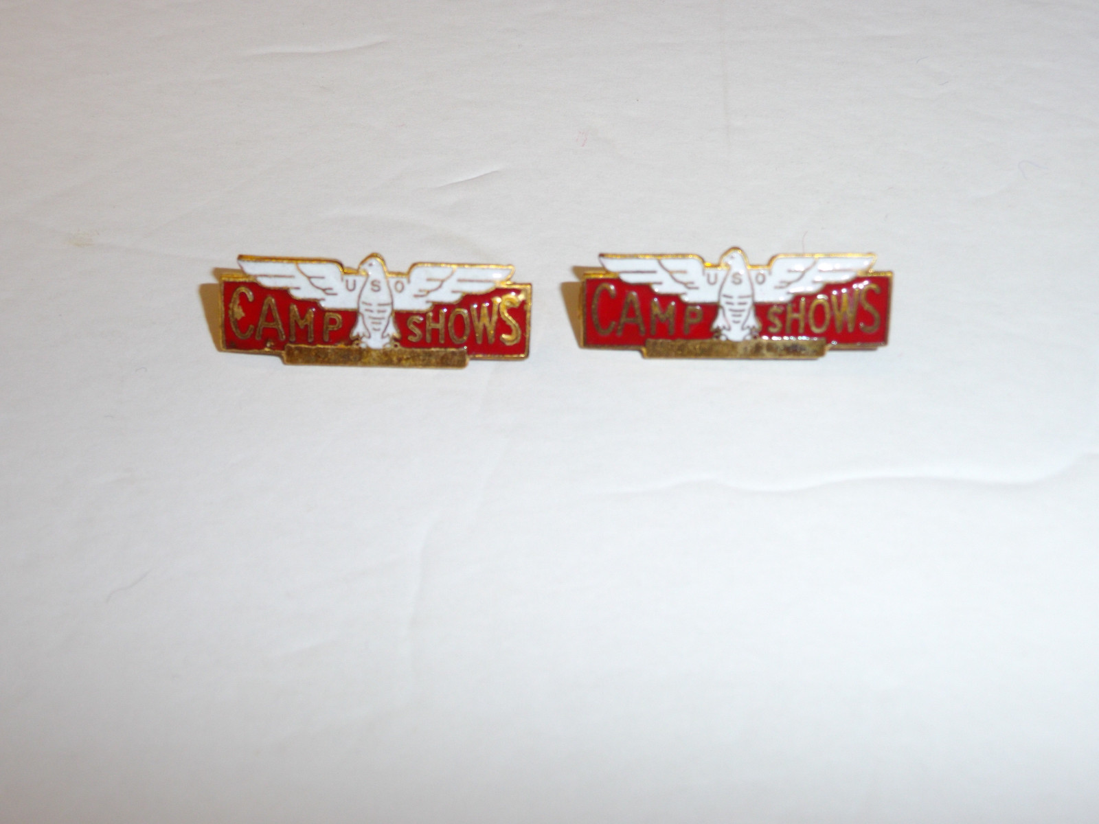 b0260p WW2 Camp Shows pin USO United Service Organization pair R22B
