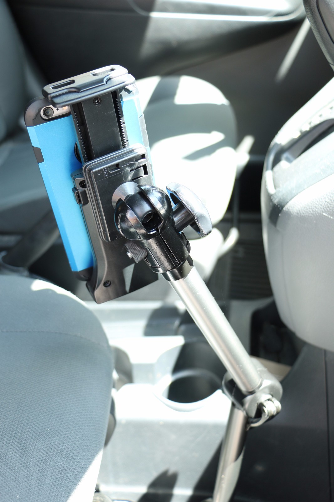 UTSM-01 Standard Mount: In-Car Universal Tablet/Smartphone Holder
