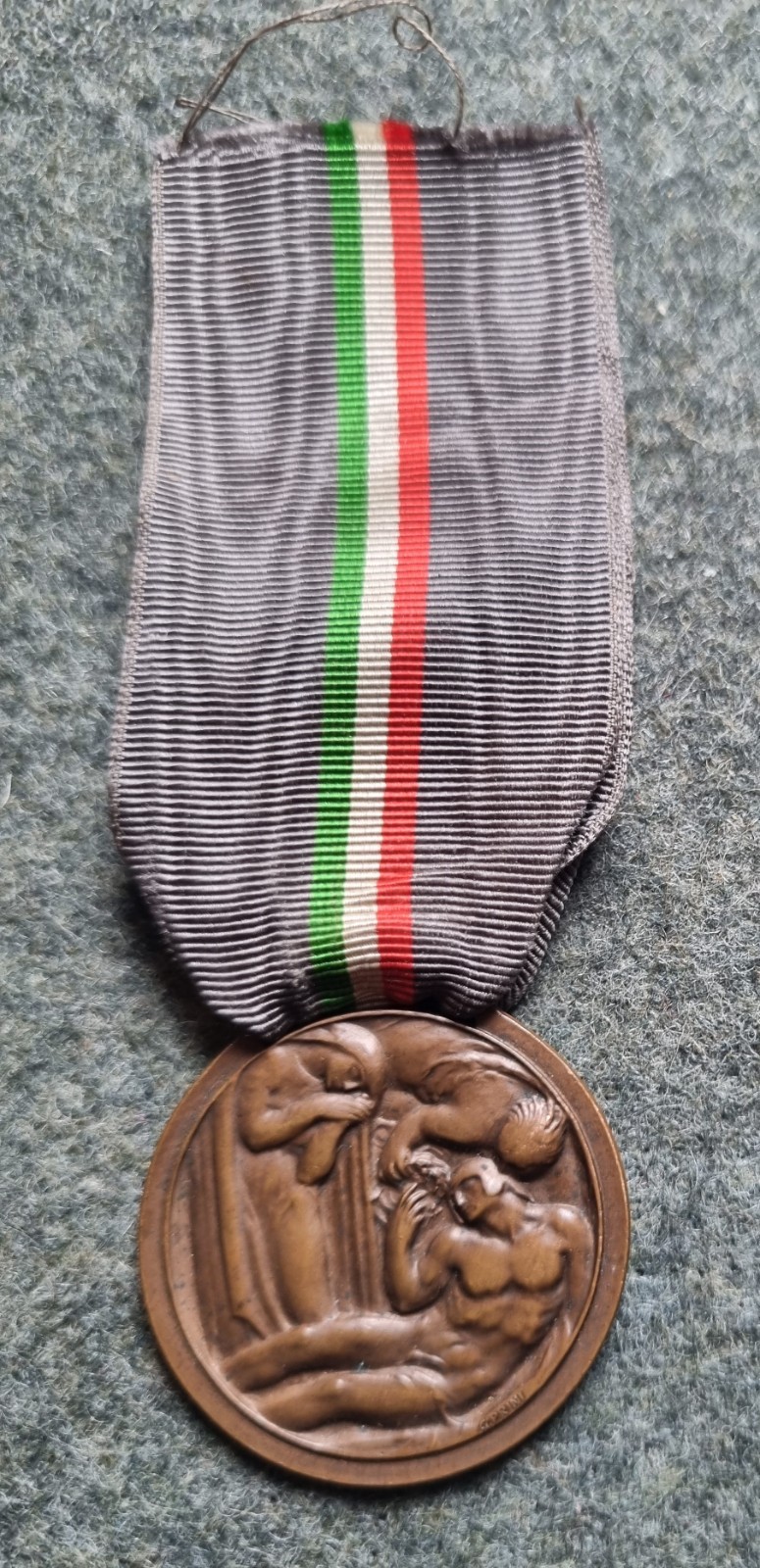 NATIONAL GRATITUDE MEDAL TO MOTHERS OF THE FALLEN IN WAR "JOHNSON / PRINI"