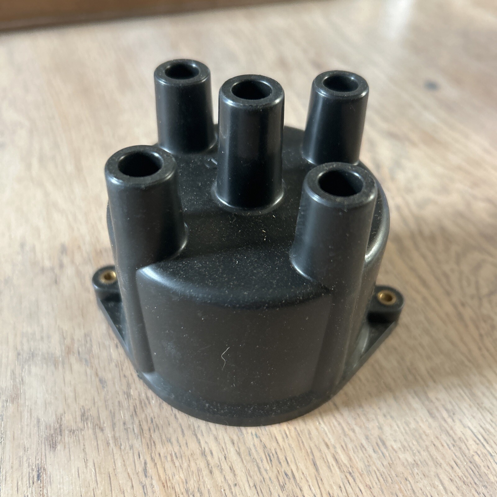 Nissan Cherry Distributor Cap