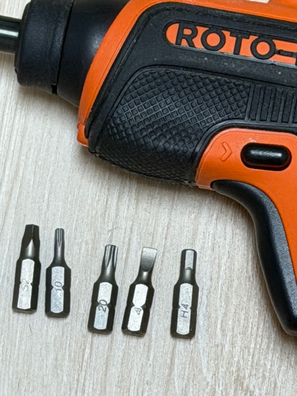 Black+Decker 4V Max Cordless Screwdriver Roto Bit w/ Bit Storage 6 Bits BDCS50C