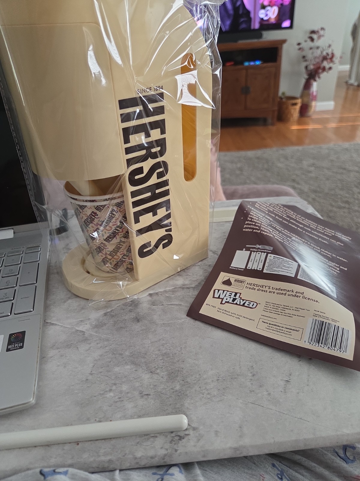 Hershey's Chocolate Drink Maker with 2 Cups - New open box