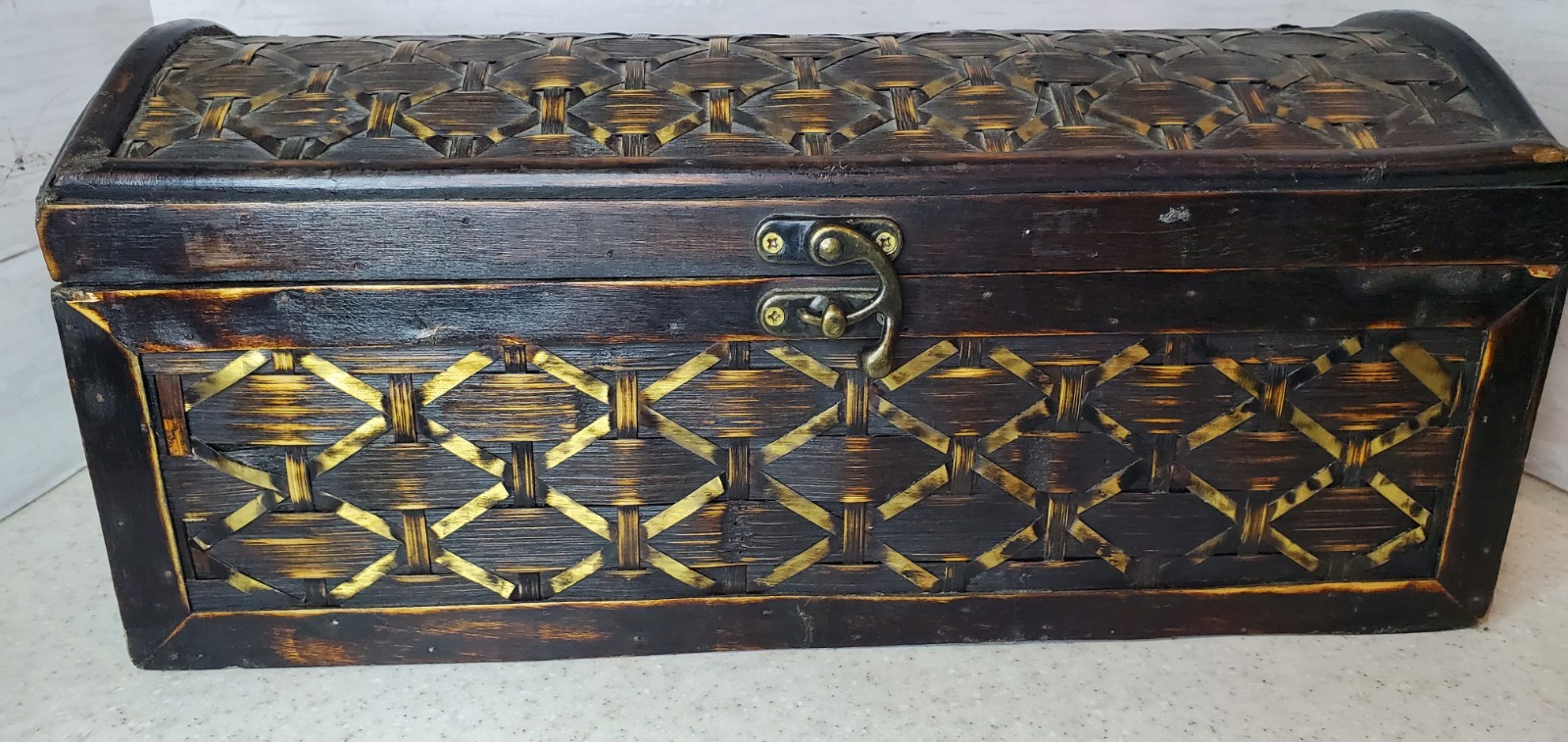 Decorative Wicker Storage Trunk Chest Box 16” Wood & Woven Pattern Metal Latch
