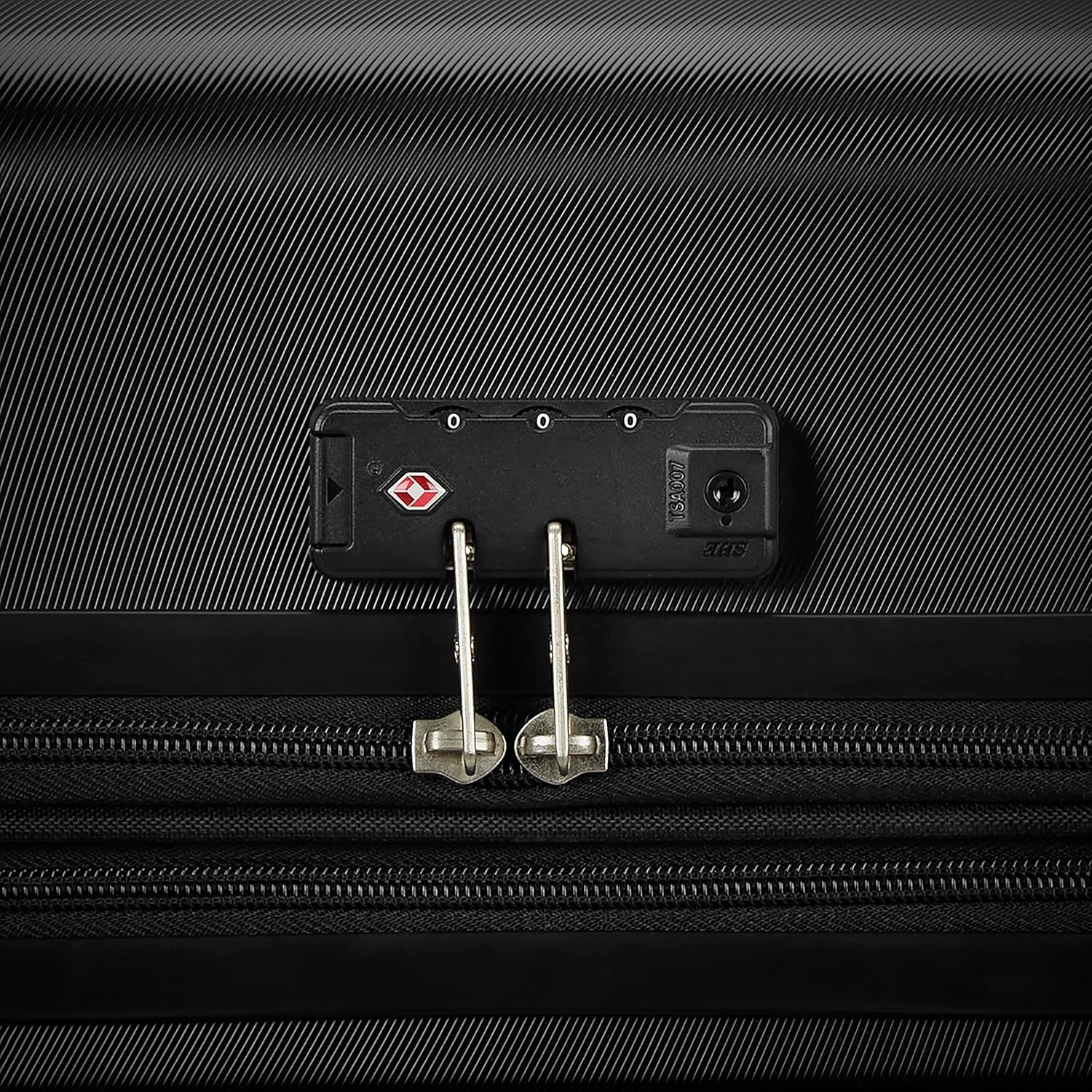 Evolve SE Hardside Expandable Luggage, Bass Black, Large Spinner