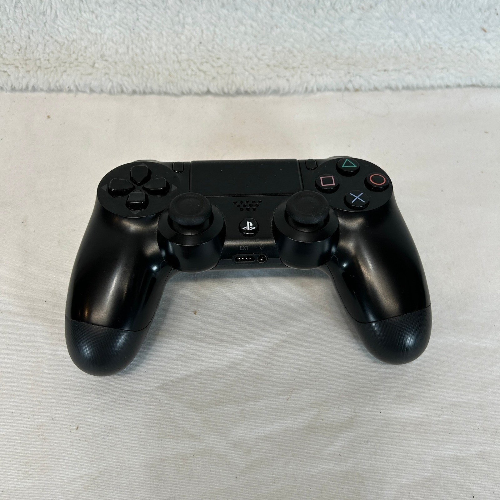 2 Sony PlayStation DualShock 4 Wireless Controllers & Energizer Charging Station