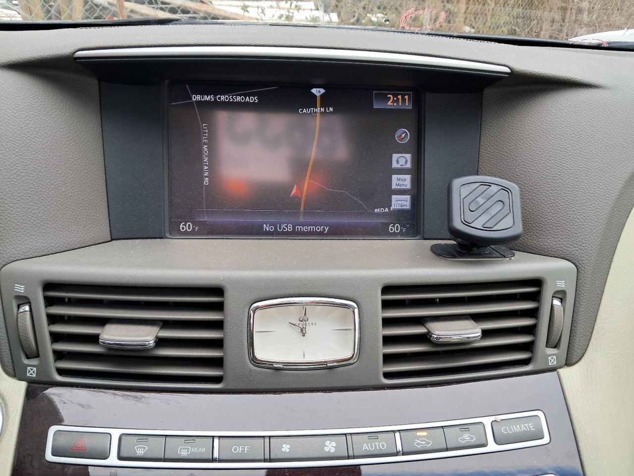 Q70 2015 Glove Box 4954329