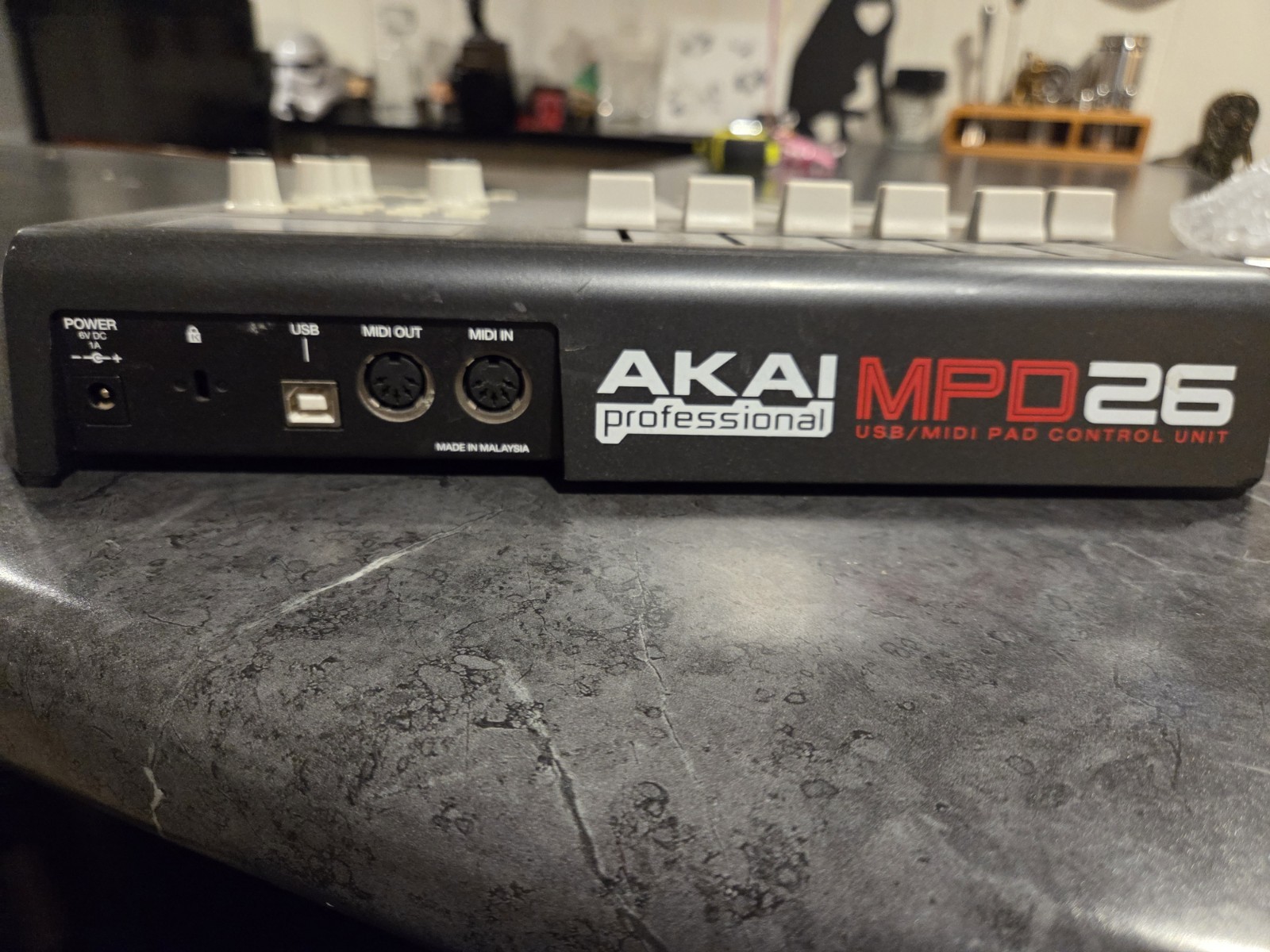 Akai Professional MPD26 USB/MIDI Pad Controller, 16 Pads, Faders