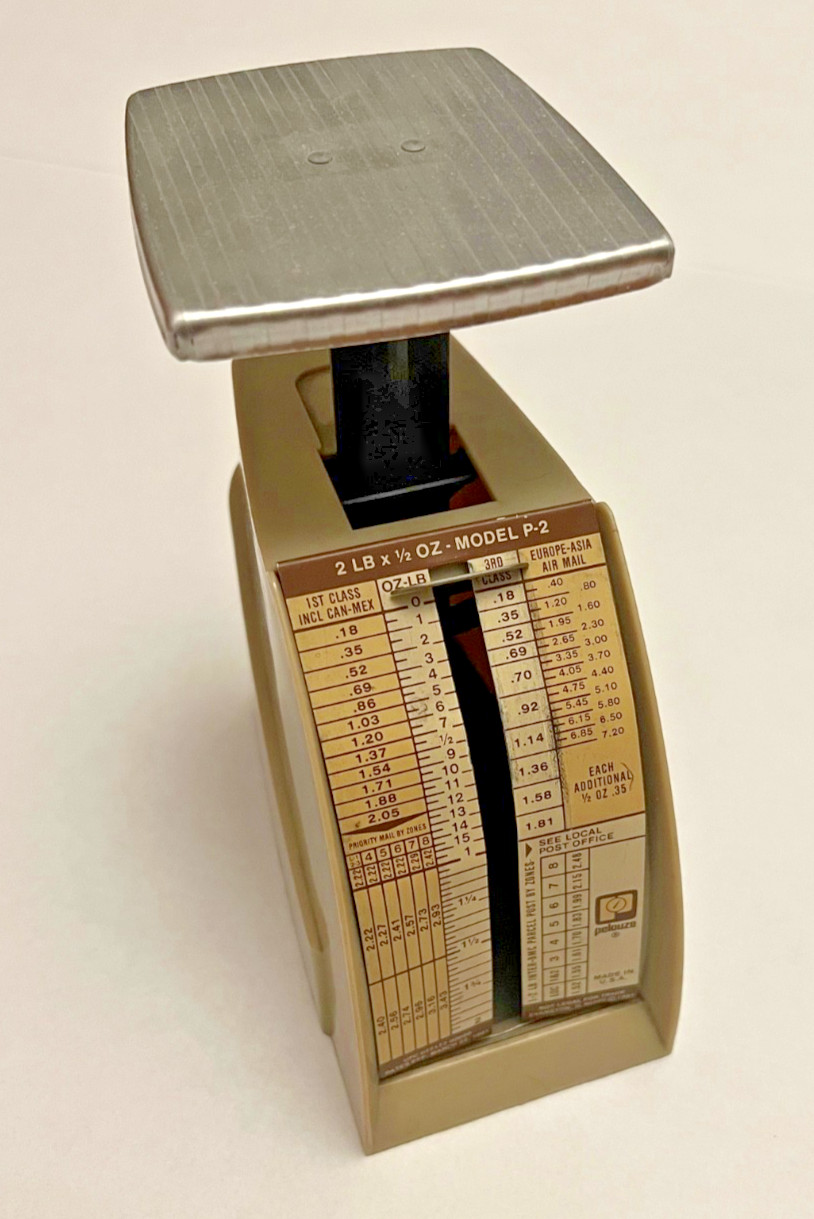 Vintage Pelouze Model P-2 2 lb Postal Scale With 1981 Rate Chart Beige