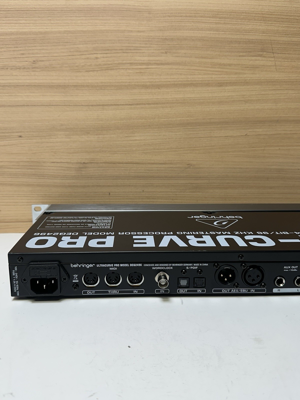 BEHRINGER ULTRA CURVE PRO DEQ2496 2-CHANNEL EQUALIZER & MASTERING PROCESSOR