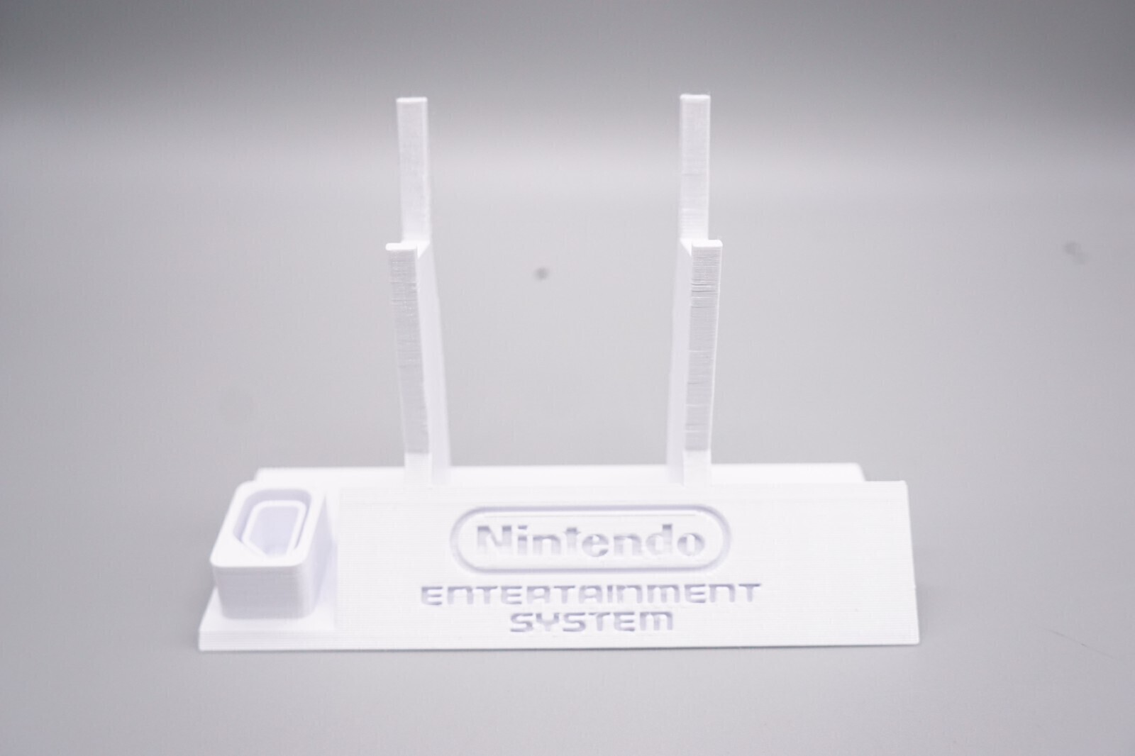 Controller Holder Display for NES Nintendo Entertainment Sys Controllers *White*