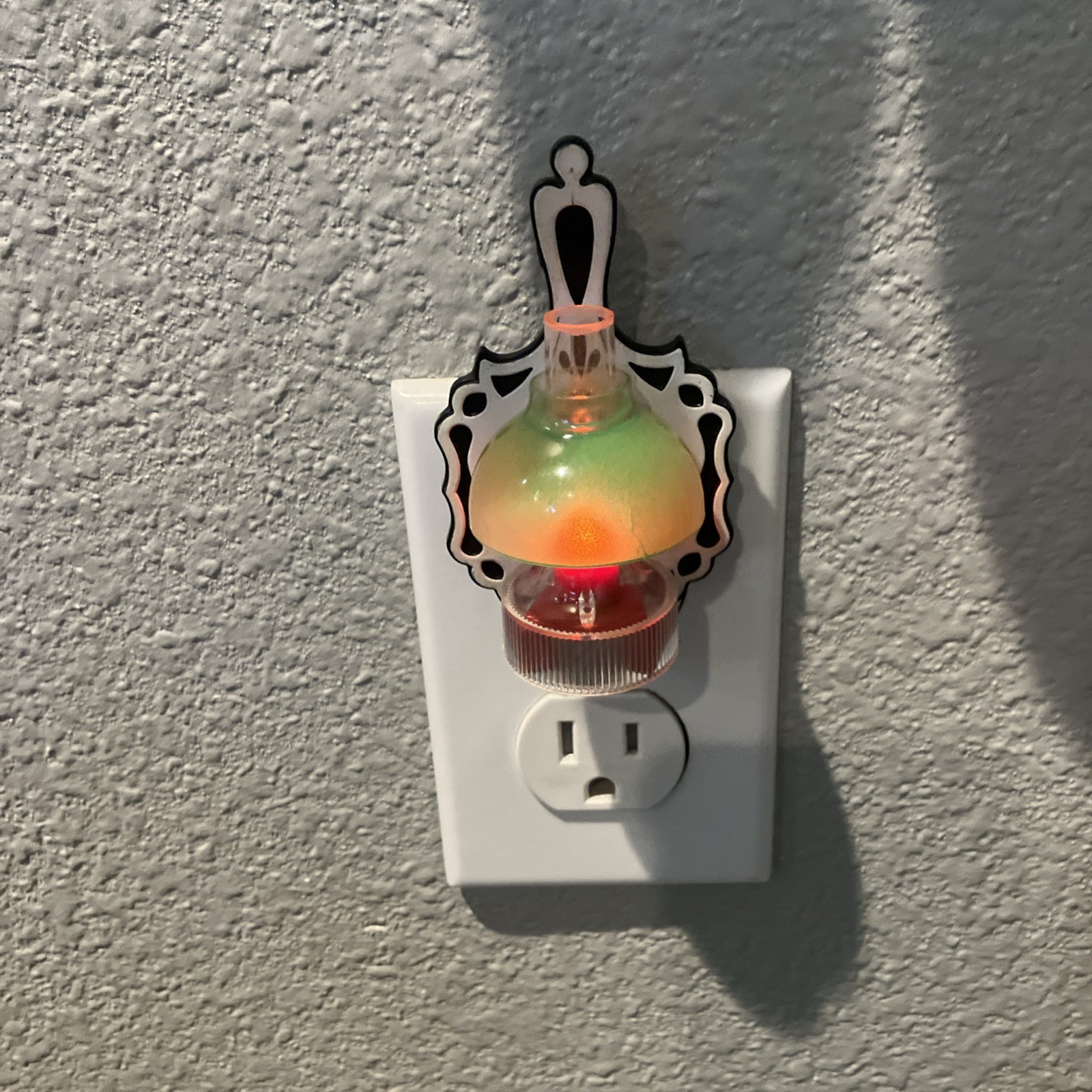 Vintage General Electric Plug In Wall Night Light Oil Lamp Lantern Style 1971