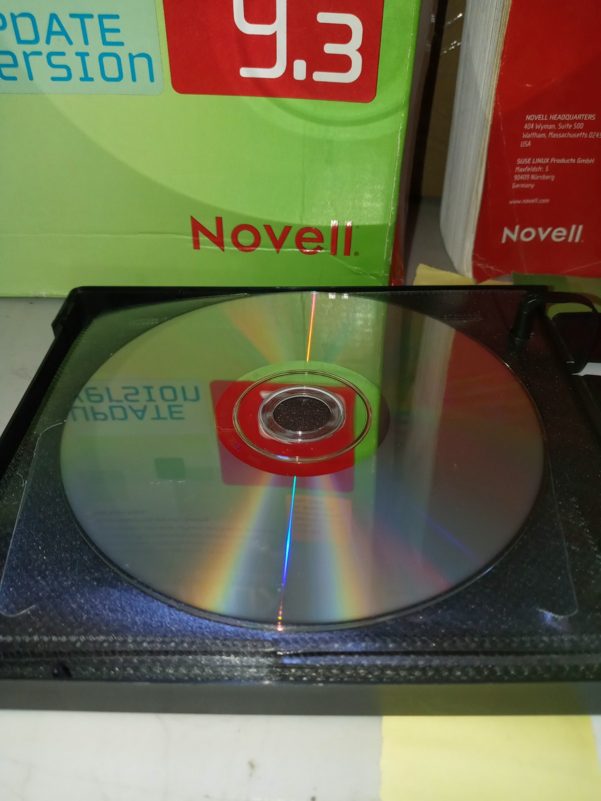 SUSE LINUX Professional 9.3 Includes 7 CD's, Guide Etc. Big Box Novell