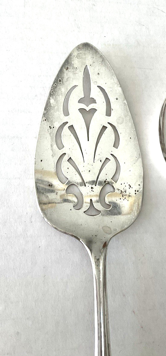 International Silver Tulip Pattern 2pc Silverplate Soup Spoon & Pie Server Used